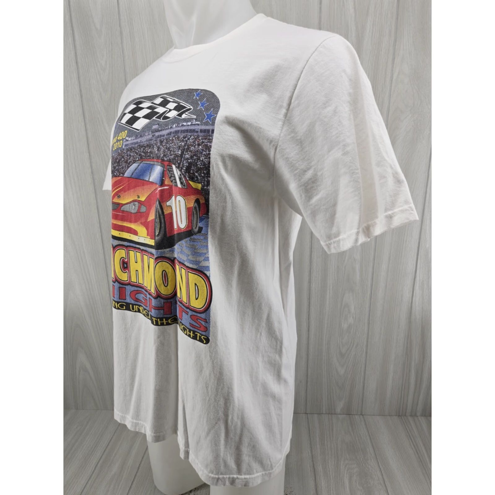 Nike VINTAGE Nike T-Shirt Men's Large Richmond Raceway 400 2010 White Cotton Blend Graphic Print Logo Short Sleeve Crew Neck All Seasons Men Size US L / EU 52-54 / 3 - 4 Thumbnail