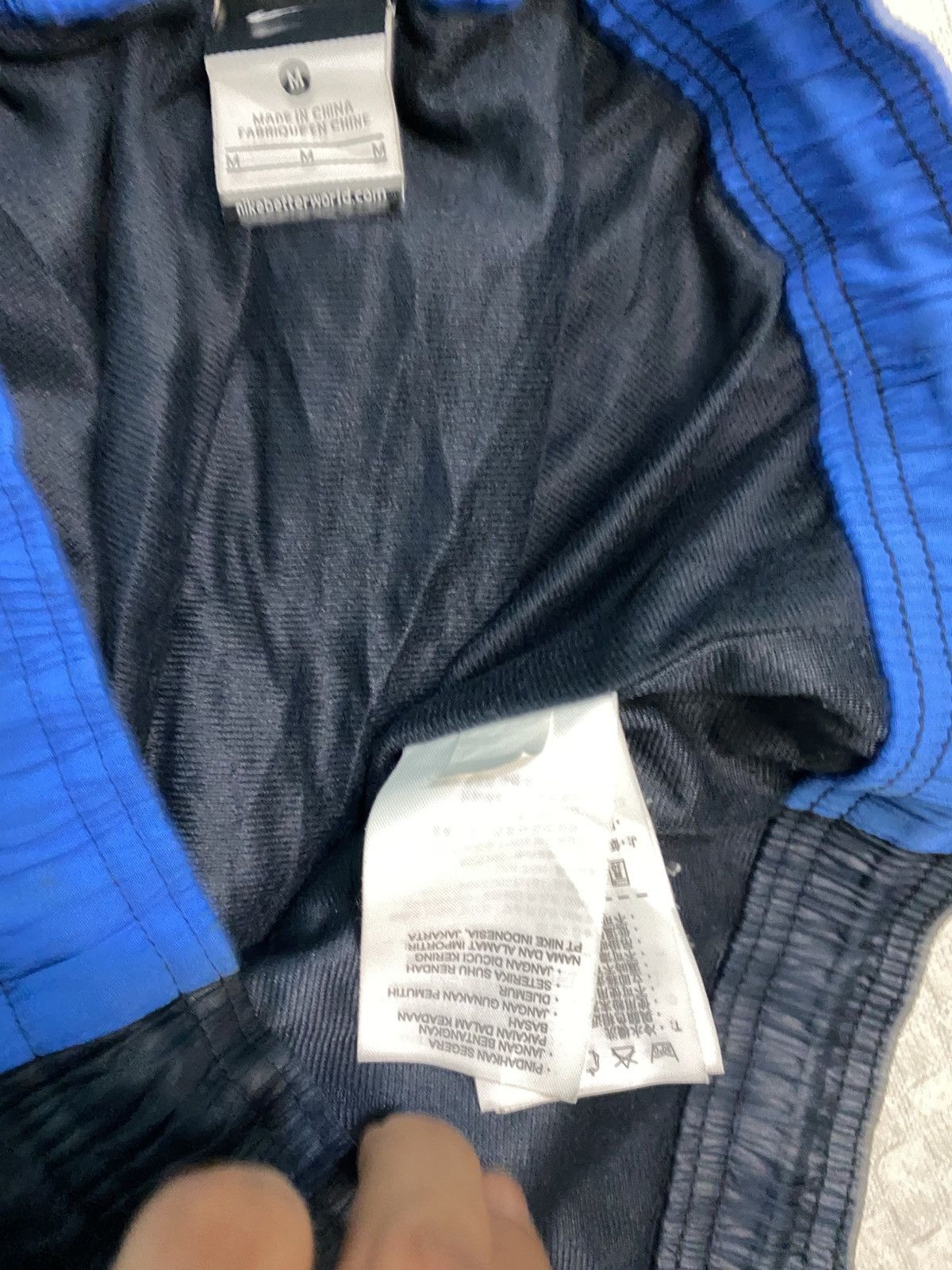 Nike VINTAGE NIKE 90S BAGGY NYLON WIDE LEG SWOOSH TRACK PANTS Y2K Size US 30 / EU 46 - 17 Thumbnail