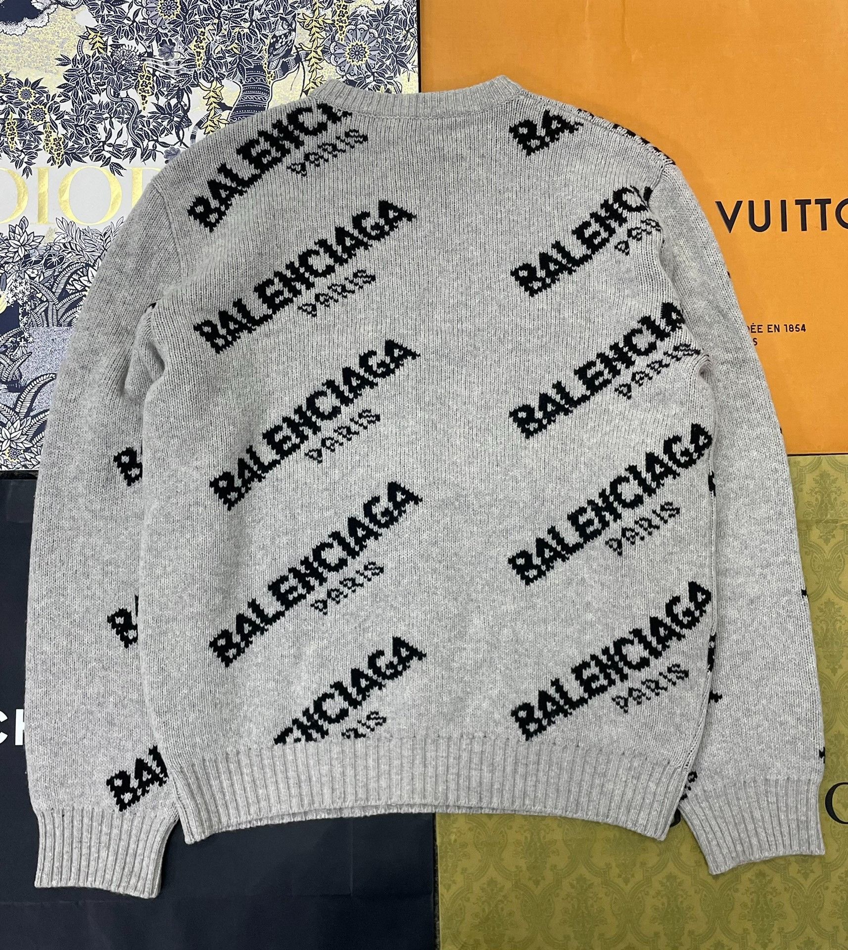 Balenciaga Balenciaga grey monogrammed big logo sweater 2501-Nextarrow Size US M / EU 48-50 / 2 - 3 Thumbnail