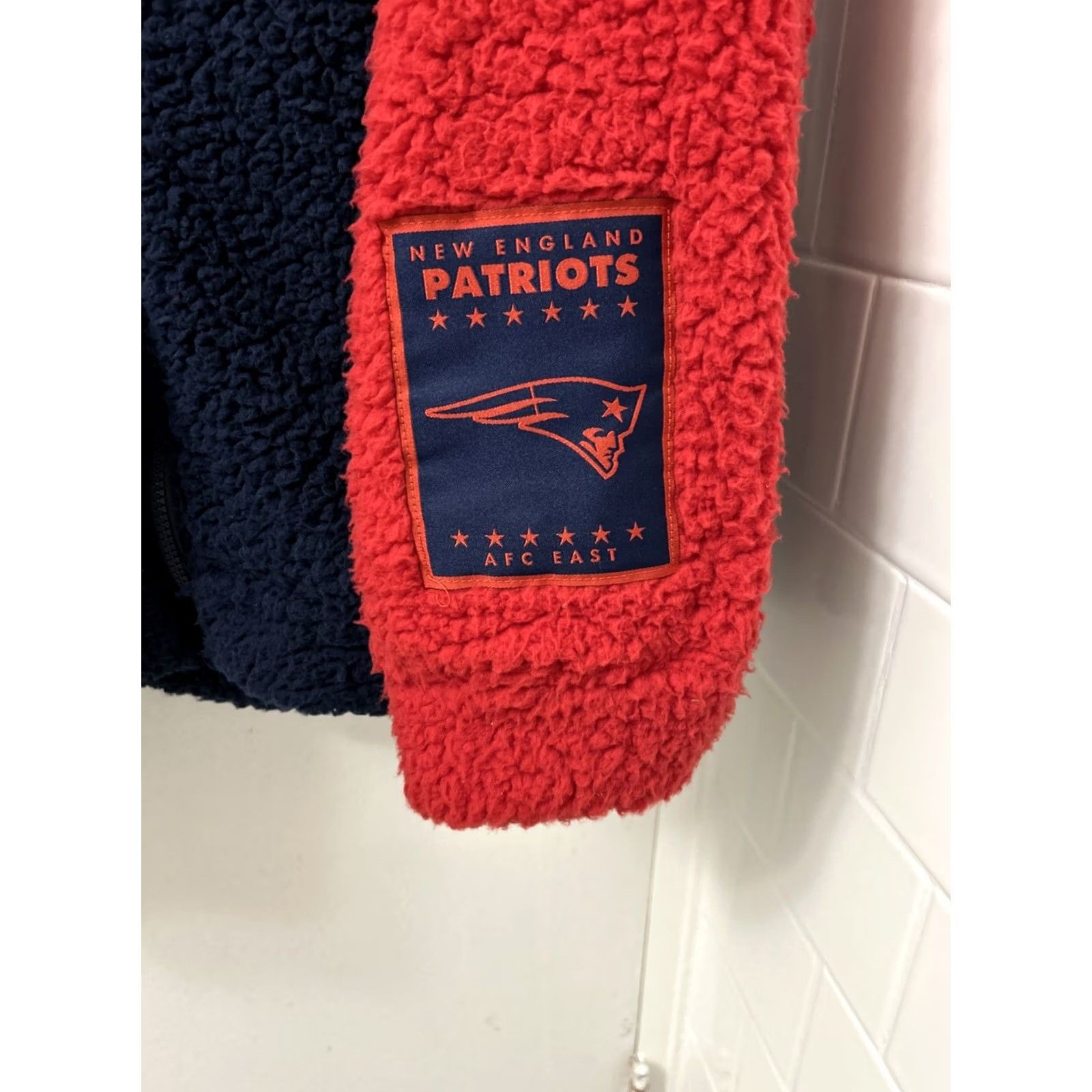 NFL NFL Team Apparel Hoodie Mens XL Blue Red Patriots Fleece Full Zip JKT L/S Size US XL / EU 56 / 4 - 6 Thumbnail