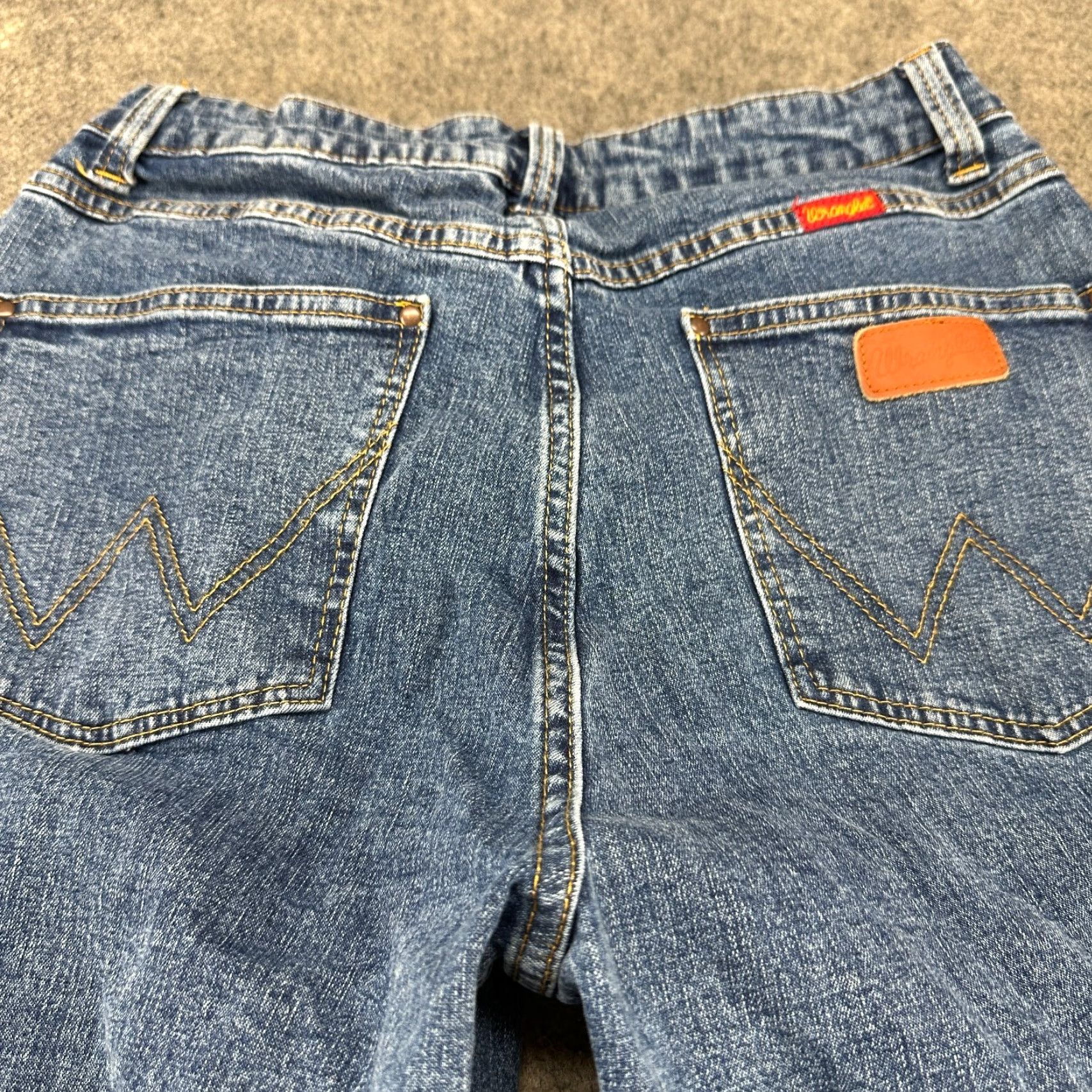 Wrangler Wrangler Jeans Womens Jeans Bootcut Cowboy Cut Slim Fit Medium Wash 9x32 Blue 29W 32in Inseam 5-Pocket Denim Color Blue 1018MWZ Mens/ Womens Size 30" / US 8 / IT 44 - 5 Thumbnail
