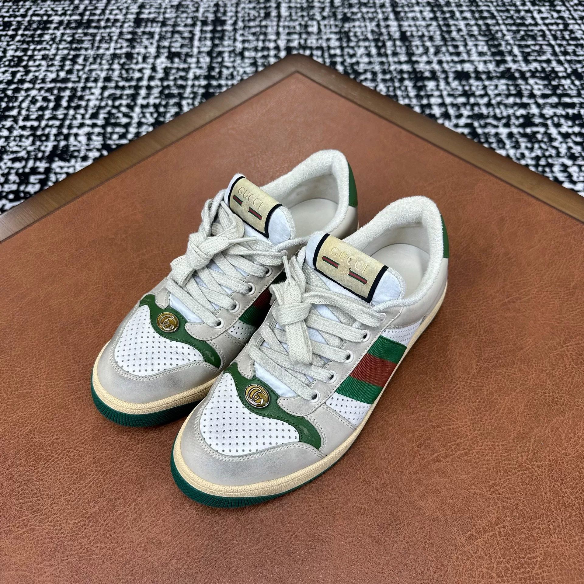 Gucci Gucci Green Lowtop Sneakers 7 Men Size US 7 / EU 40 - 1 Thumbnail