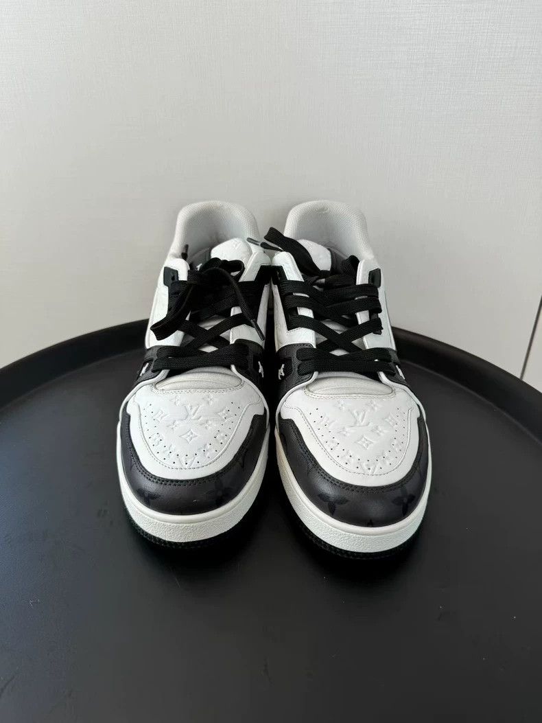 Louis Vuitton Louis Vuitton Black and white emboss presbyopic trainer sn Size US 9.5 / EU 42-43 - 3 Thumbnail