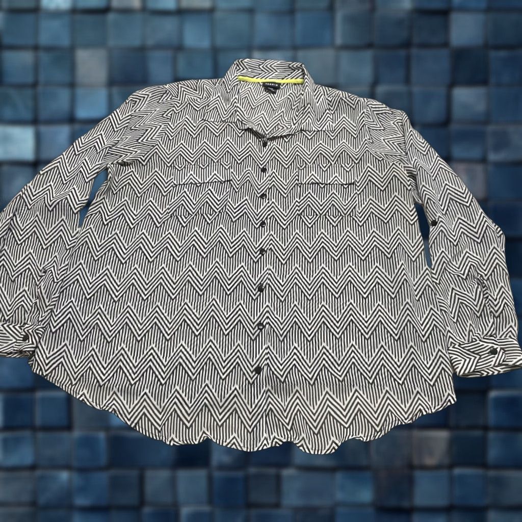 Torrid Torrid Shirt 1X Plus Chevron Zigzag Button-Up Sheer Long Sleeve Blouse Black, Womens, Plus, Button, Classic, Modern Size XL / US 12-14 / IT 48-50 - 1 Thumbnail