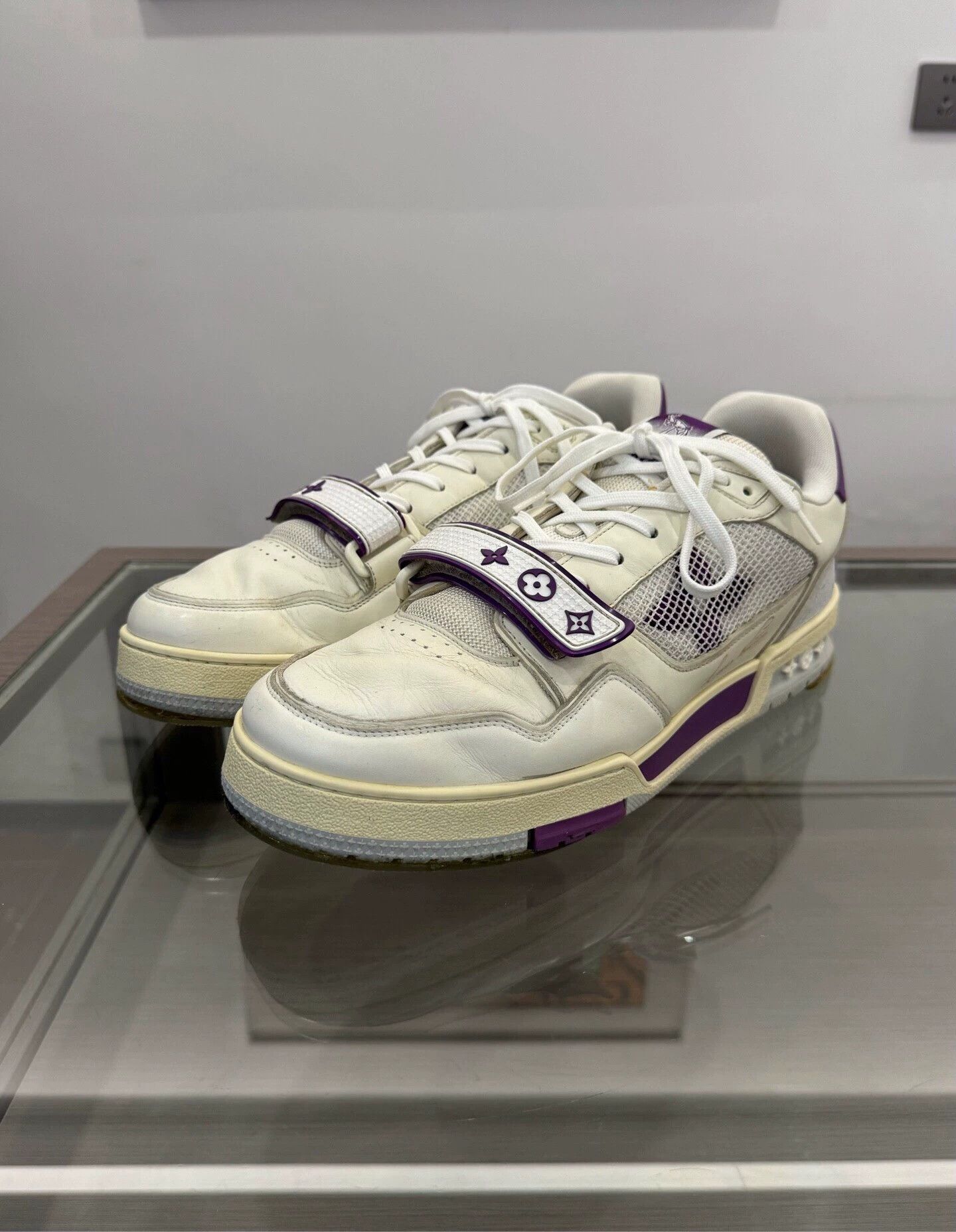 Louis Vuitton Louis Vuitton (LV) men's white and purple trainer sneakers Size US 11 / EU 44 - 3 Thumbnail