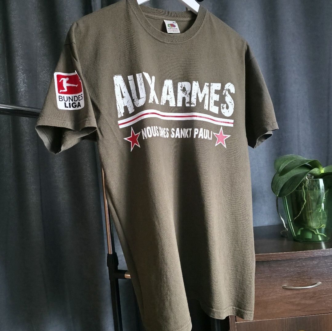 Fruit Of The Loom ​Vintage FC St. Pauli Graphic T-shirt - Bundesliga Era Size US M / EU 48-50 / 2 - 4 Thumbnail