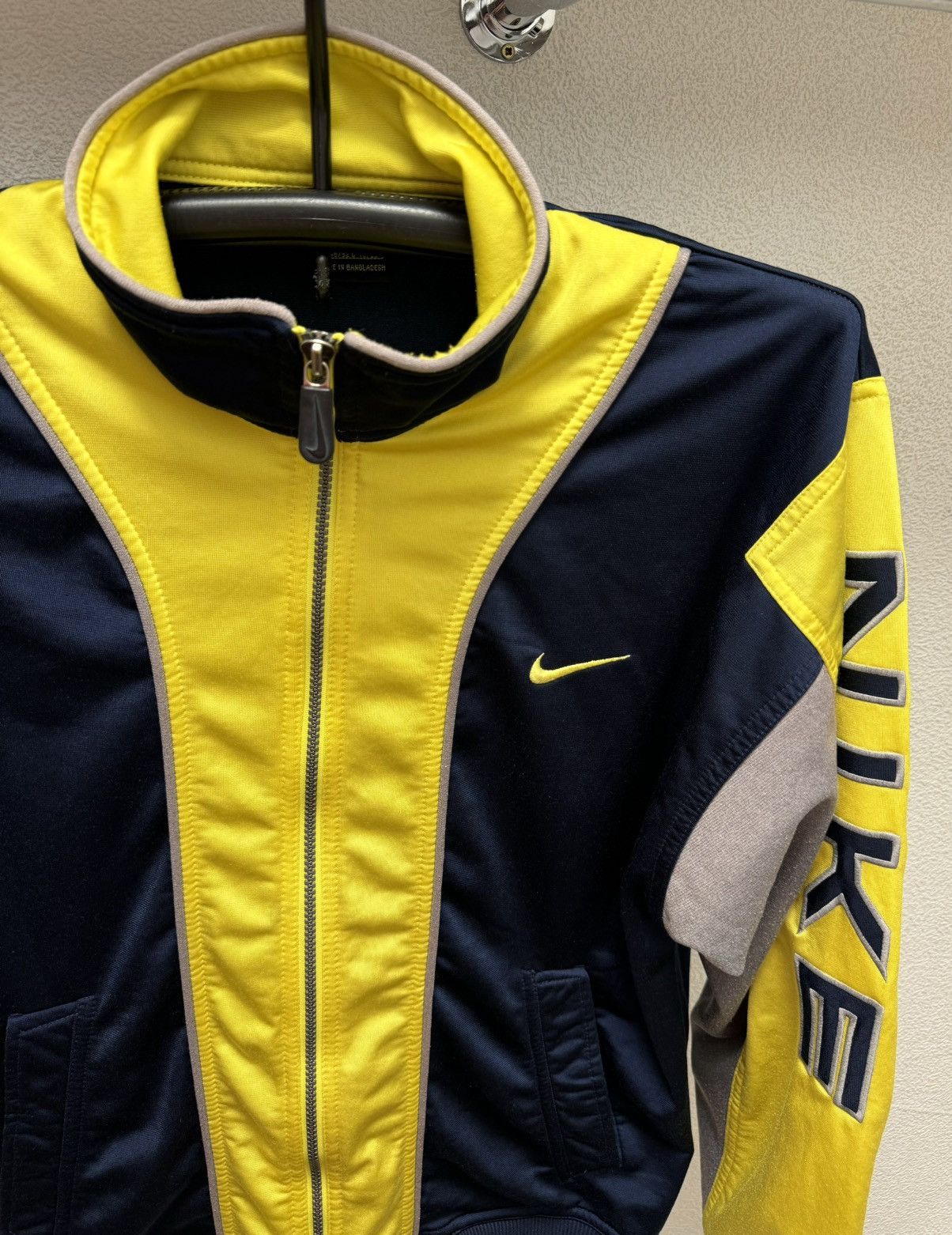 Nike Nike vintage bomber fullzip 1990th M sz Size US M / EU 48-50 / 2 - 3 Thumbnail