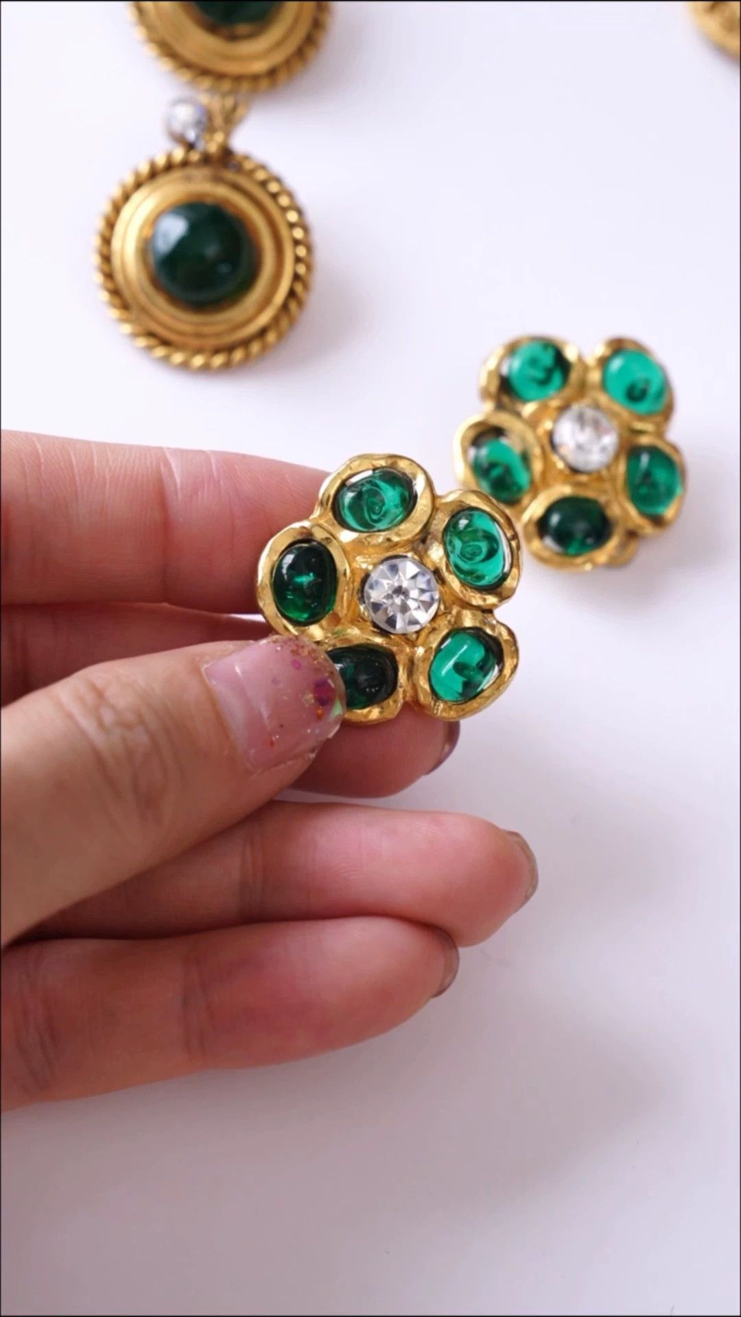 Chanel Chanel Vintage Green Glass Flower Rhinestone Earring 2.8cm Size ONE SIZE - 1 Thumbnail
