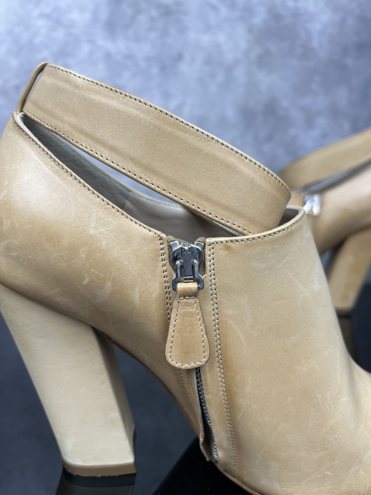 Chloe Chloé Leather Ankle Boots with Ankle Strap Beige/Tan Size 37 Size US 7 / IT 37 - 9 Thumbnail
