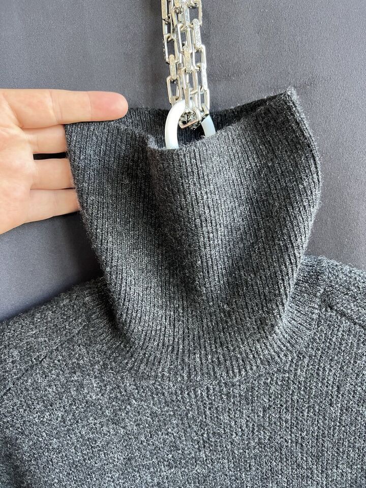 Louis Vuitton Louis Vuitton Mens Sweater Turtleneck Wool Gray Size XL Size US XL / EU 56 / 4 - 10 Thumbnail