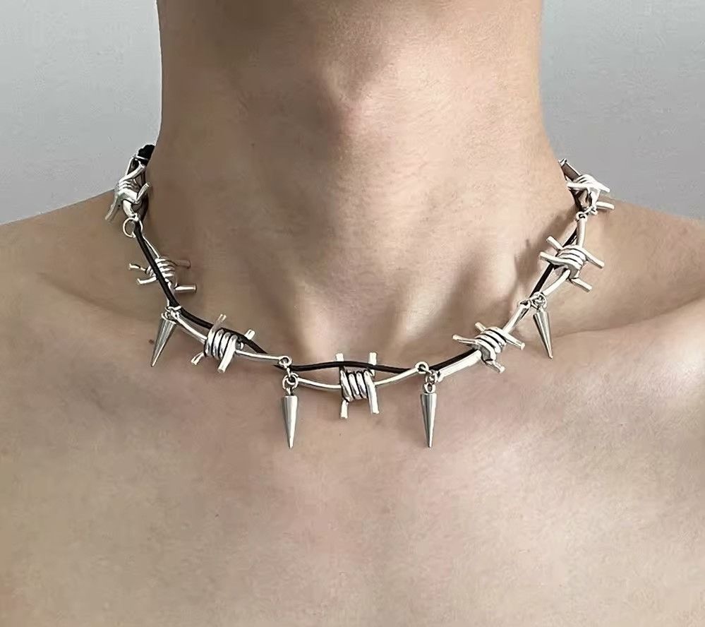 Vintage Punk Thorn Rivet Clavicle Necklace Size ONE SIZE - 2 Thumbnail