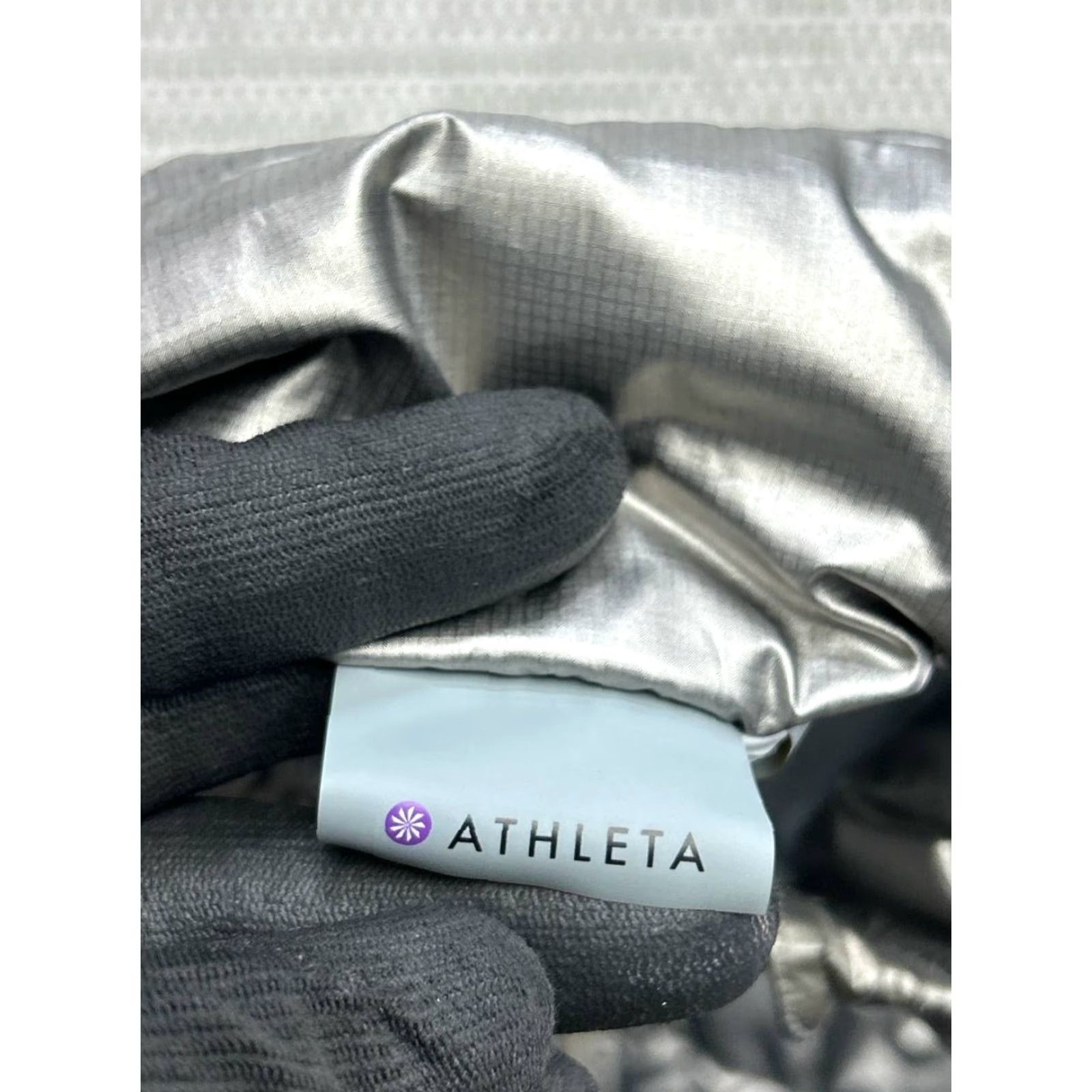 Athleta Athleta Vest Womens Small Silver Down Insulated Full Zip Puffer Shirt Womens Short Sleeve? Size S / US 4 / IT 40 - 3 Thumbnail