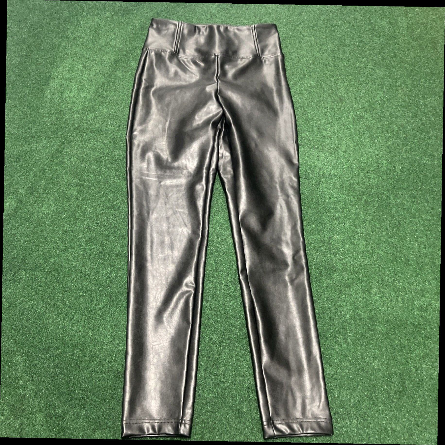 Laundry by Shelli Segal LAUNDRY by Shelli Segal LA Faux Leather Pants Size Small Black Size 28" / US 6 / IT 42 - 1 Thumbnail