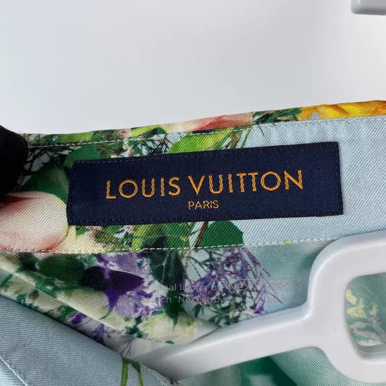 Louis Vuitton Louis Vuitton Aqua blue floral-print silk shirt Size US L / EU 52-54 / 3 - 5 Thumbnail