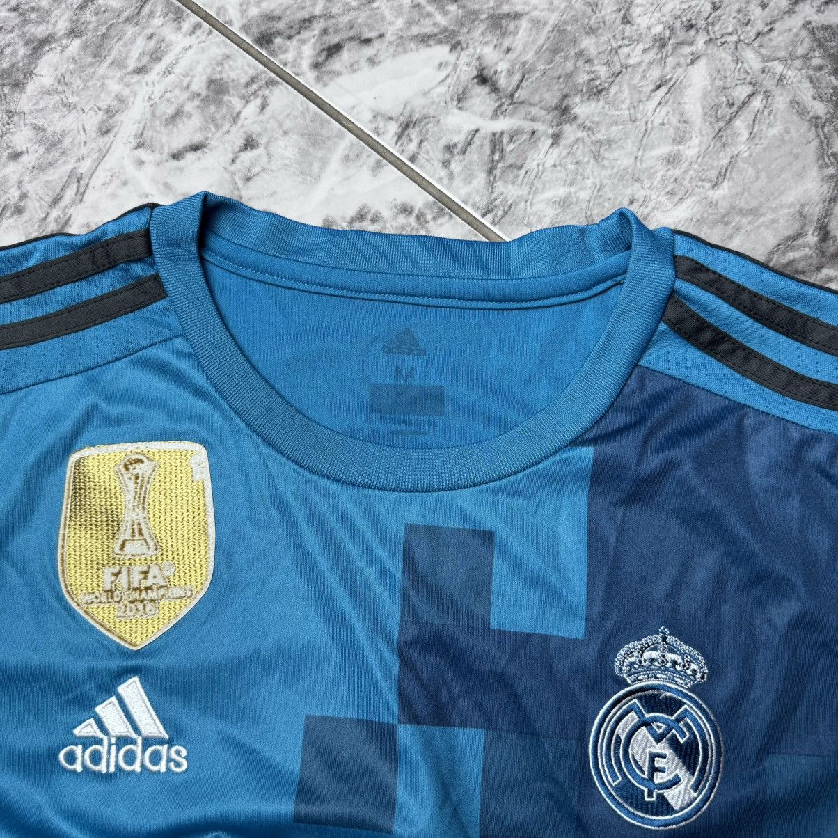 Adidas REAL MADRID 2017 2018 FOOTBALL SHIRT SOCCER JERSEY ADIDAS Size US M / EU 48-50 / 2 - 4 Thumbnail