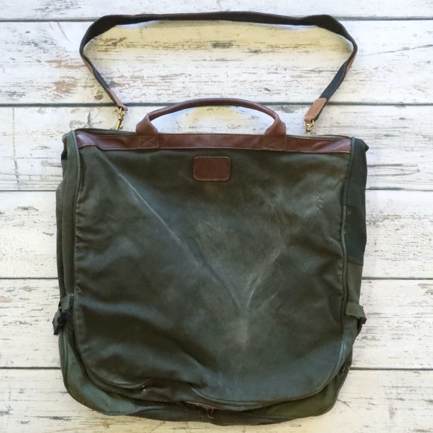Orvis VINTAGE The Orvis Company Battenkill Garment Bag Leather Green Canvas Garment Bag Mens Green 40" 20" 4" Measurements Size ONE SIZE - 2 Thumbnail