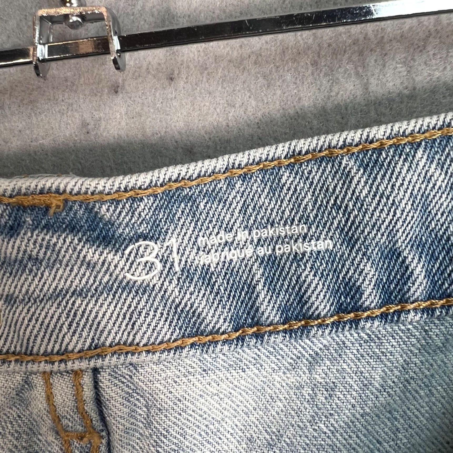 Vintage VINTAGE Pilcro Light Wash Frayed Hem Denim Shorts Womens 31 Light Blue 2010s Cut-Off High Rise Women Size 24" / US 00 / IT 34 - 4 Thumbnail