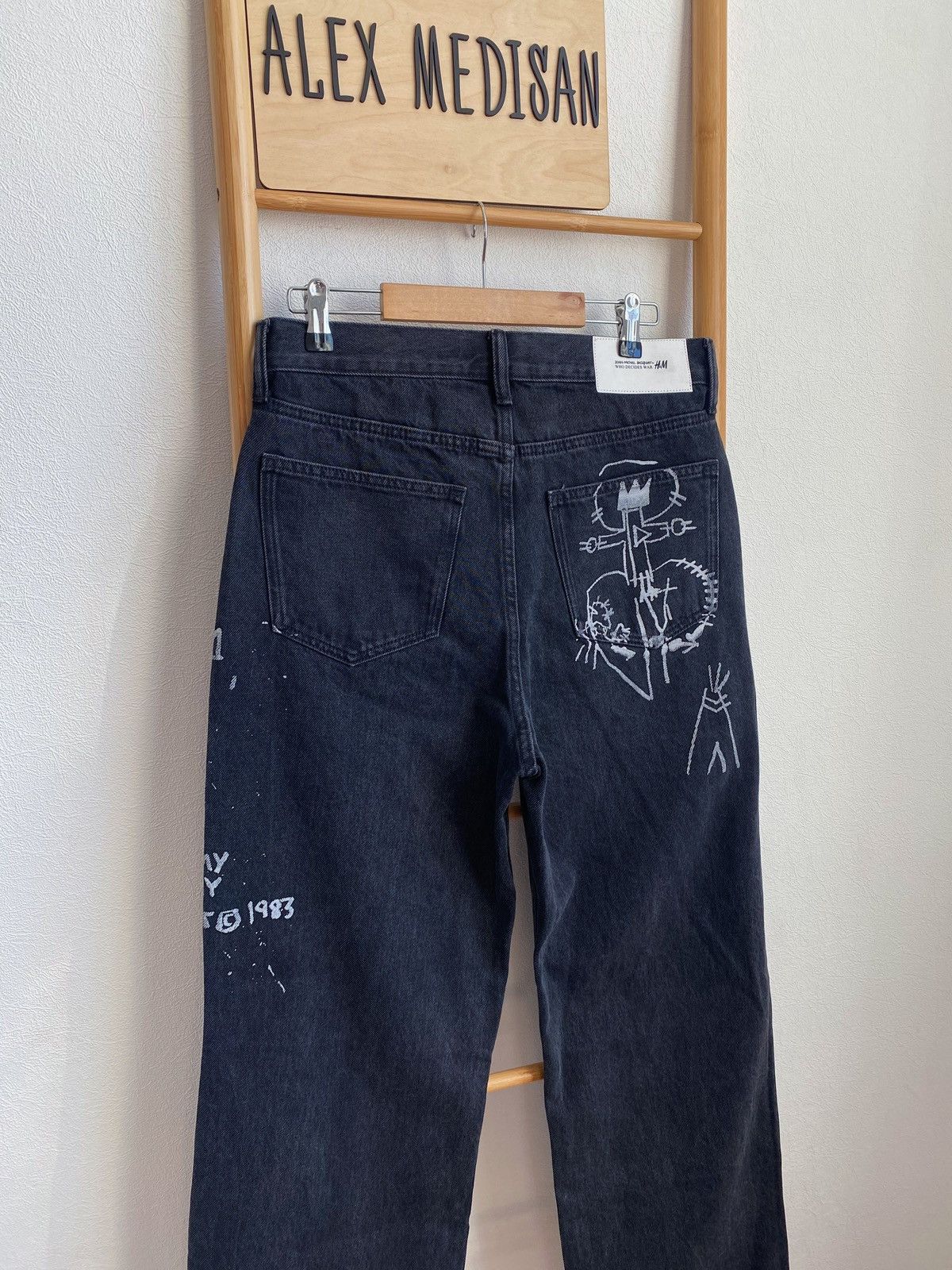 H&M × Jean-Michel Basquiat × Who Decides War Who Decides War Baggy denim jeans H&M x Basquiat x Ev&Tela Size US 34 / EU 50 - 10 Thumbnail