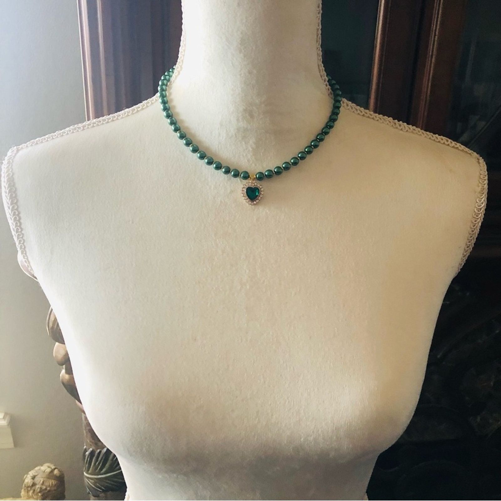 Handmade Handcrafted repurpose heart emerald stone Pearl necklace Size ONE SIZE - 6 Thumbnail