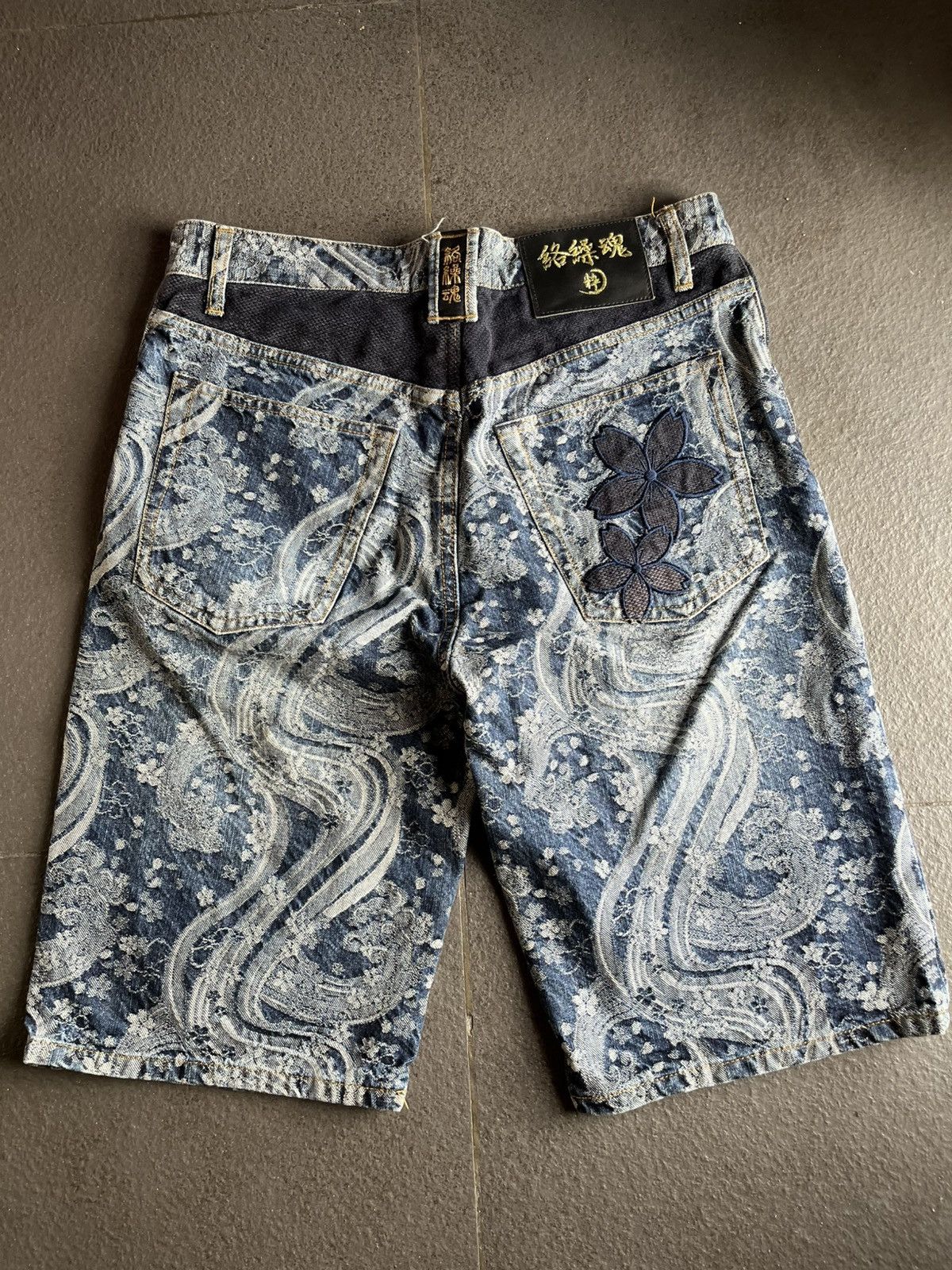 Karakuri Tamashii Japanese Great Wave and Sakura embroidery Jorts Y2K Size US 32 / EU 48 - 6 Thumbnail