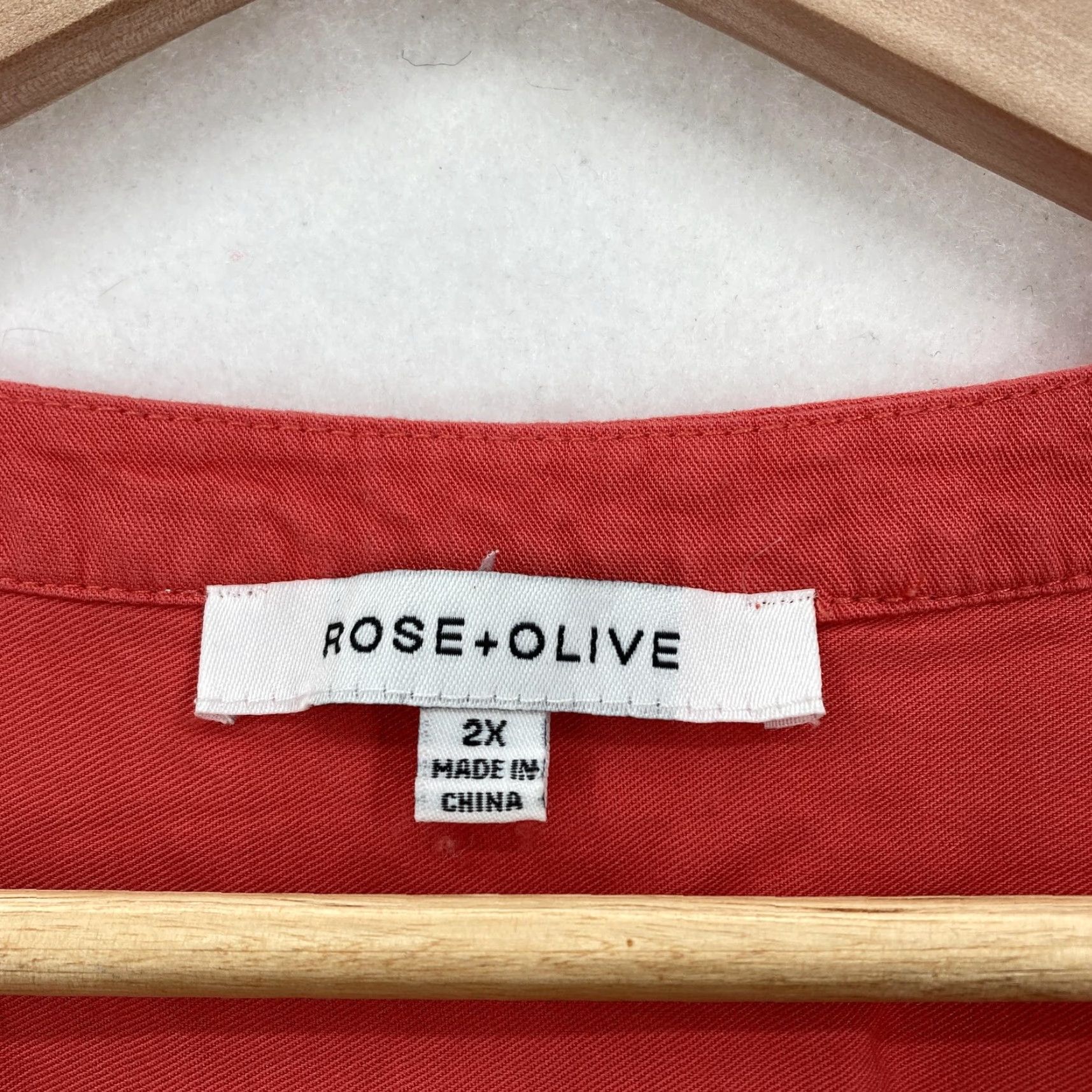 Vintage ROSE + OLIVE Shirt Womens 2X Red Henley Short Sleeve Rayon Flowy Tunic Blouse Size XXL / US 16-18 / IT 52-54 - 4 Thumbnail