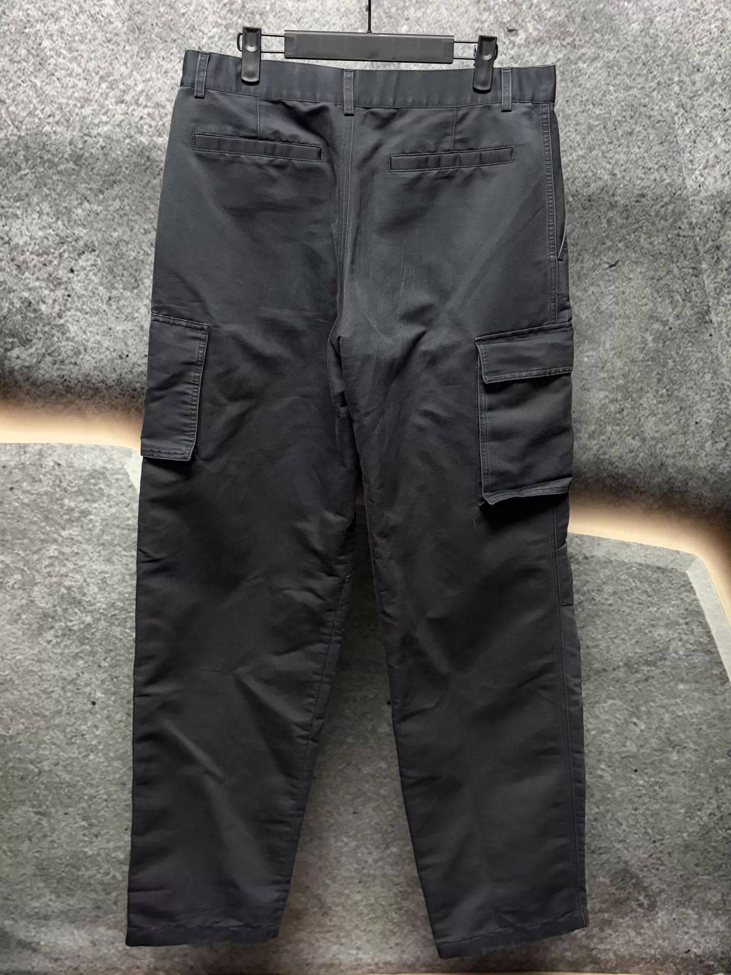 Louis Vuitton LV Men's Cargo Pants 40 Black-Grey Size US 40 / EU 56 - 2 Thumbnail