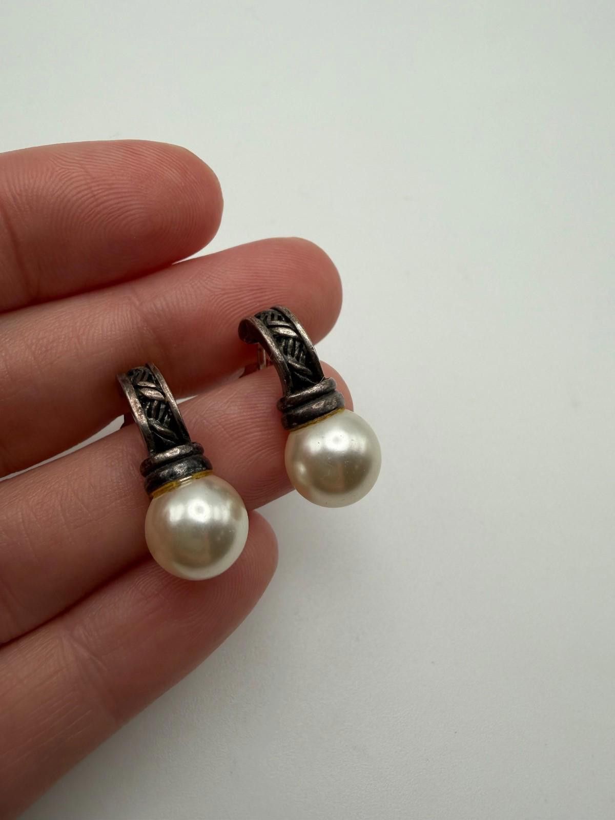 The Unbranded Brand Vintage Pearl Drop Earrings with Sculpted Silver Hooks Size ONE SIZE - 1 Thumbnail
