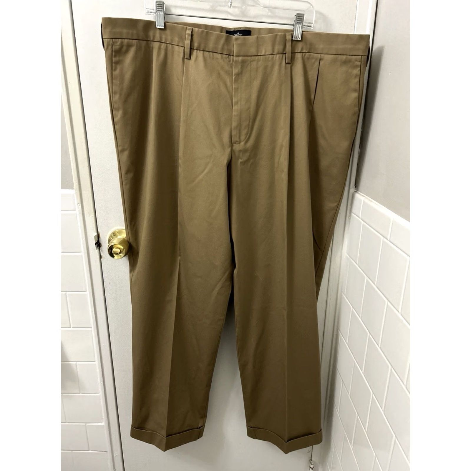 Dockers Dockers Pants Mens 44x31 Tan Khaki Relaxed Fit Pleated Cuffed Chino Trousers Size US 44 / EU 60 - 2 Thumbnail