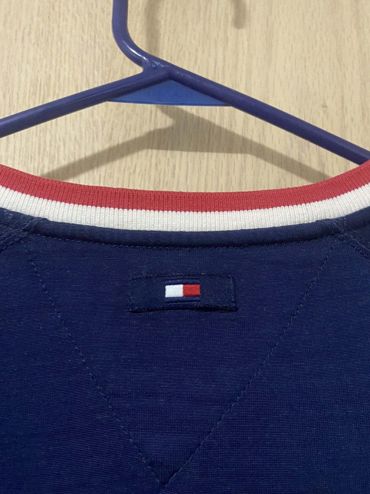 Tommy Hilfiger × Tommy Jeans × Vintage Navy Tommy Jeans V-neck Jersey Size US L / EU 52-54 / 3 - 3 Thumbnail
