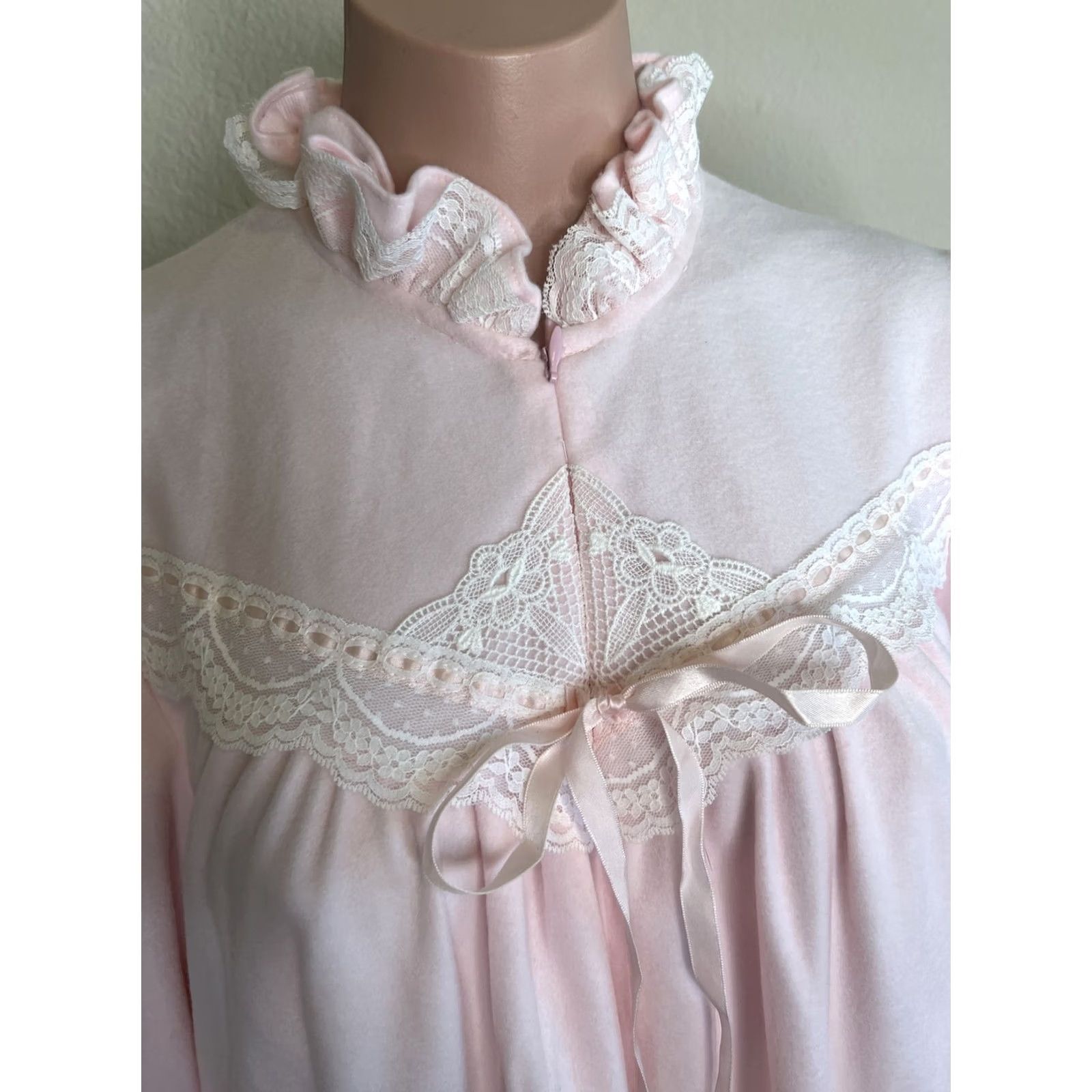 Vintage Gilligan O’malley Robe Womens L Pink Maxi Full Zip Gown New Lace, Women's — image 5 of 6