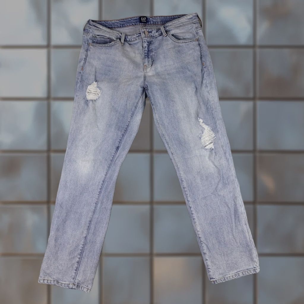Gap Gap Jeans Womens Size 31 Blue Denim Girlfriend Light Wash Distressed Mom 90s Jeans Womens Regular 31 Blue Distressed 90s Gap Mom Denim Jeans Size 24" / US 00 / IT 34 - 1 Thumbnail
