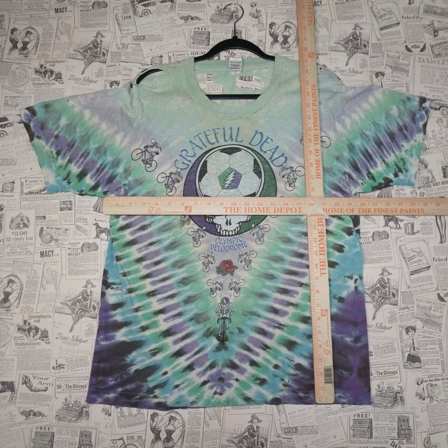 Fruit Of The Loom Large -Vintage 1990s Grateful Dead soccer distressed t-shirt Size US L / EU 52-54 / 3 - 5 Thumbnail