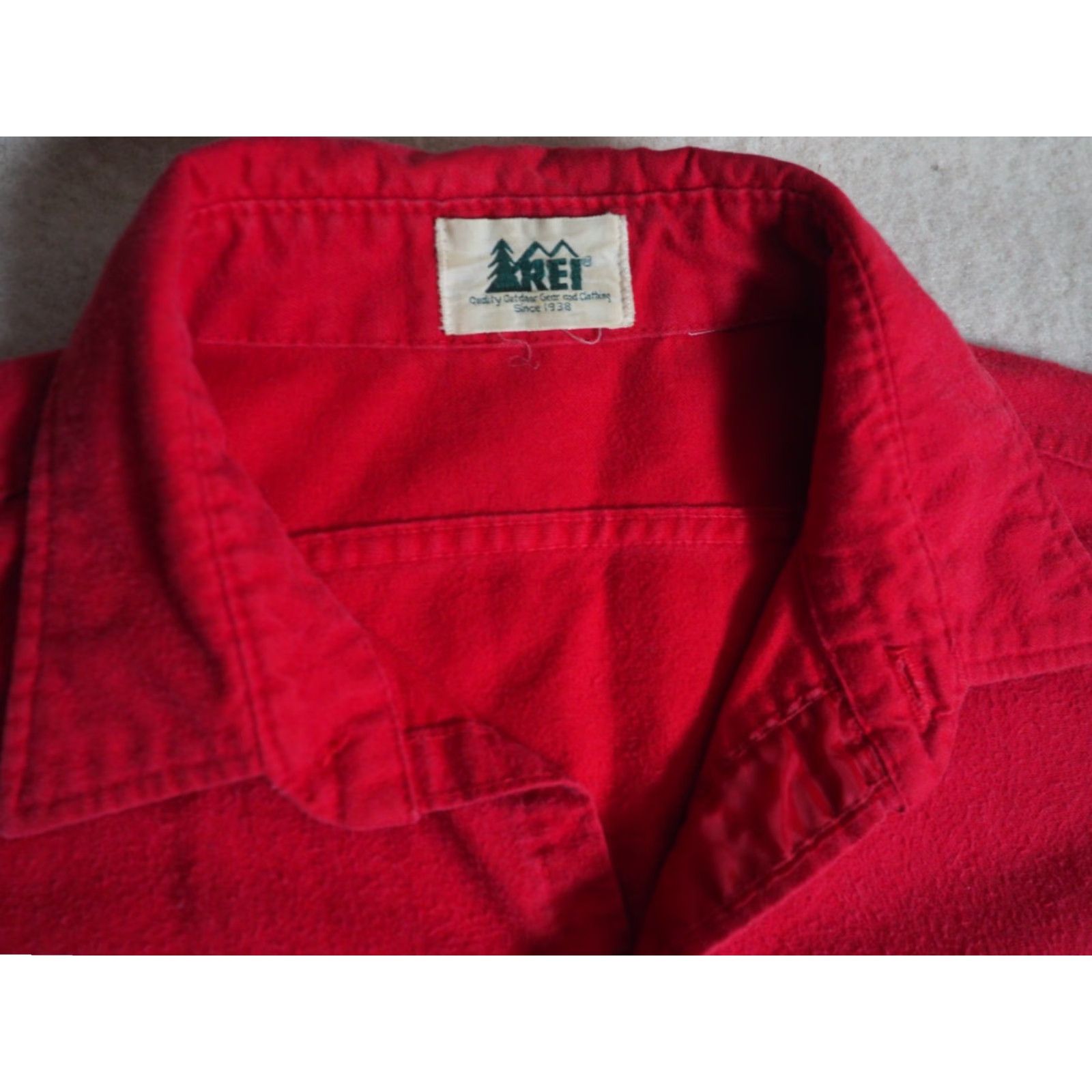 Vintage VINTAGE REI Shirt MT MT Red 1980s Button-Front Cotton Outdoor Grunge Men M/L+ Look: Grunge Size US M / EU 48-50 / 2 - 4 Thumbnail