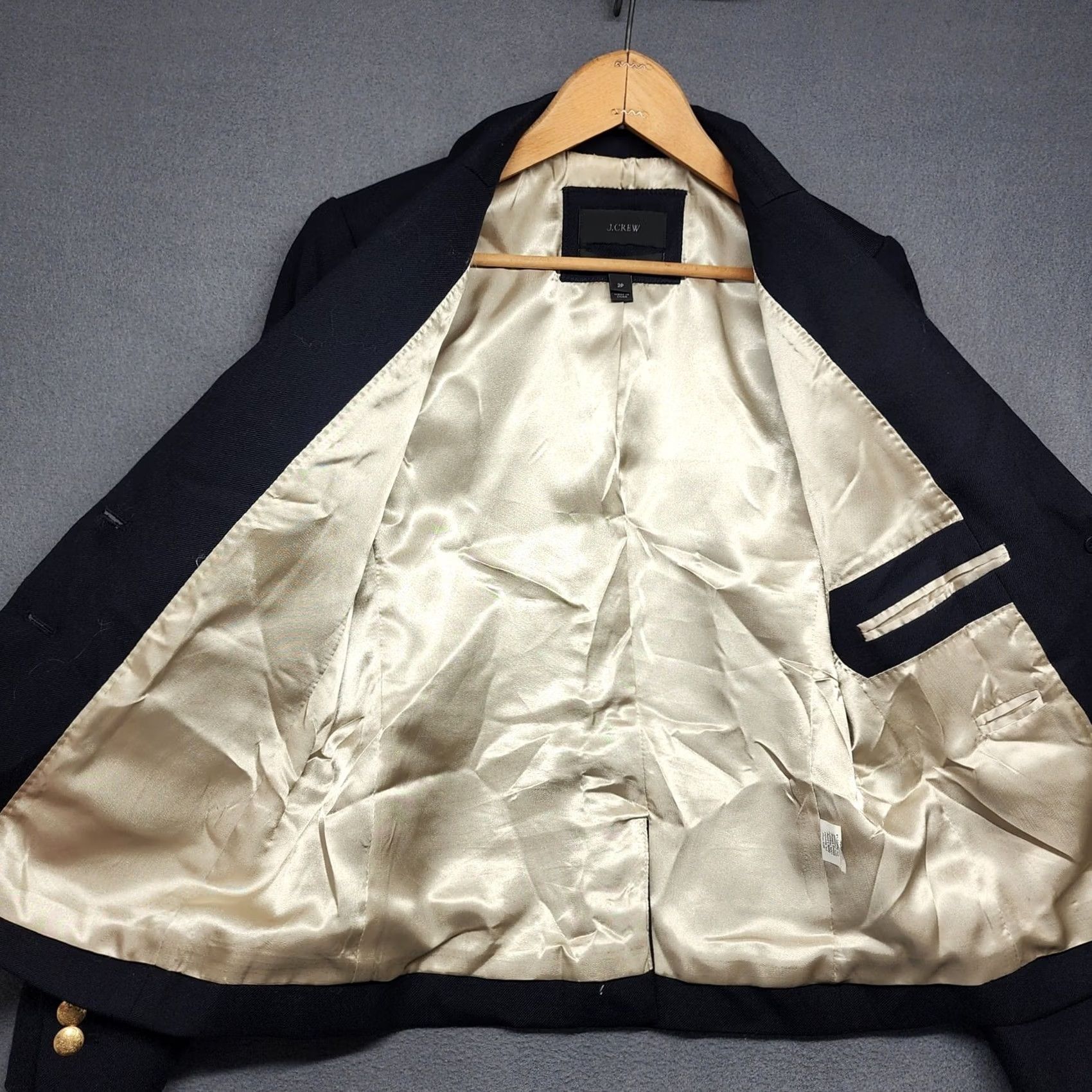 J.Crew J.CREW Schoolboy Wool Blend Blazer 2P Navy Blue Gold Buttons Womens Petite Small Button Closure Long Sleeve Blazer EXCELLENT Size XS / US 0-2 / IT 36-38 - 3 Thumbnail