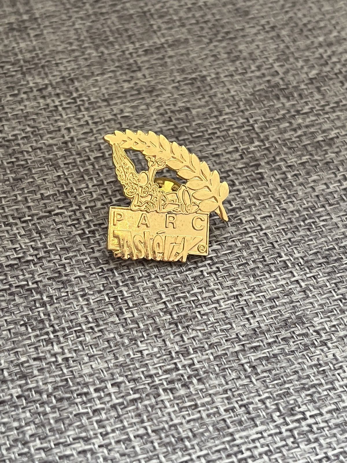 Cartoon Network Parc Asterix vintage pin Size ONE SIZE - 1 Thumbnail