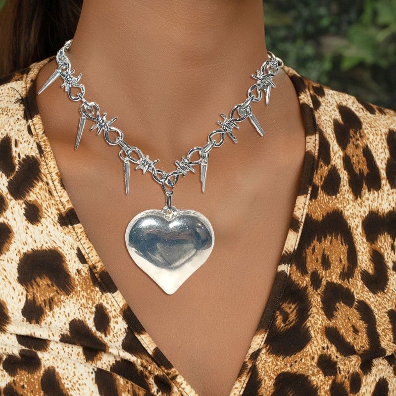 Japanese Brand Gothic Heart Pendant Necklace Size ONE SIZE - 1 Thumbnail