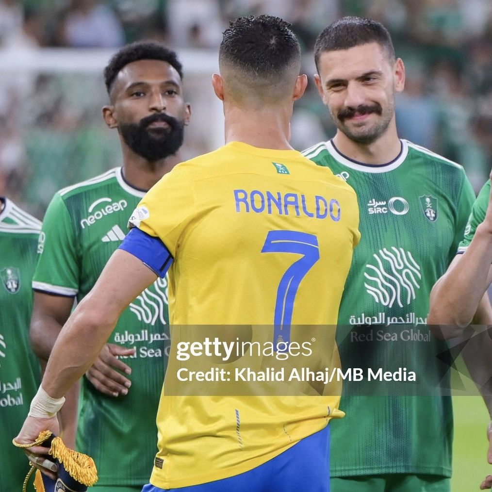 Nike NEW 2023 2024 Al Nassr Ronaldo Nike Home Kit Soccer Jersey L Size US L / EU 52-54 / 3 - 3 Thumbnail