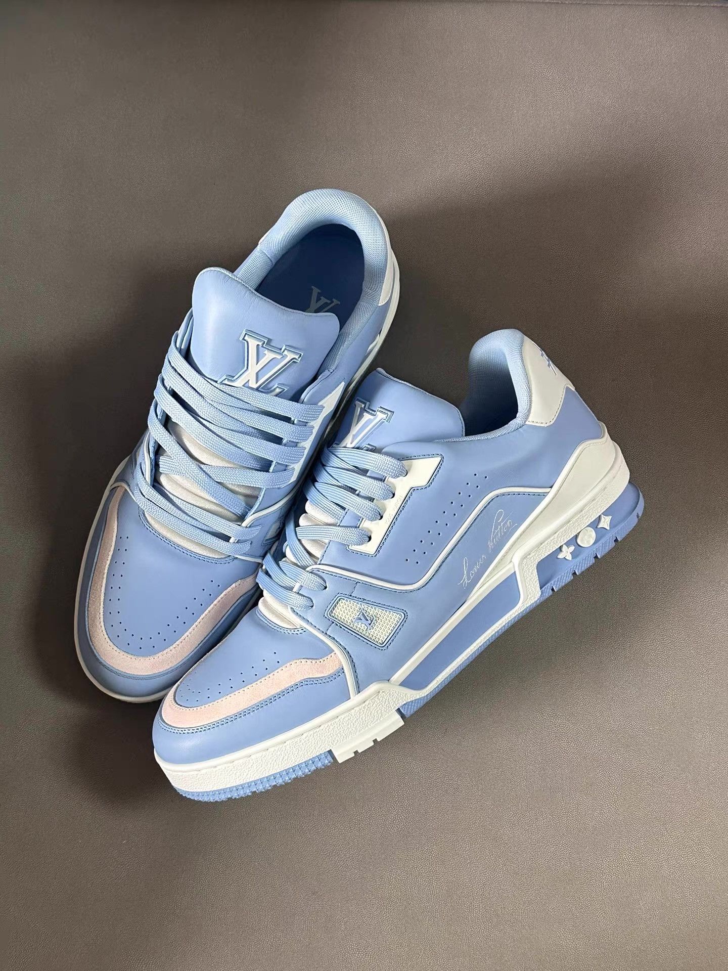Louis Vuitton Louis Vuitton Trainer North Carolina Blue Ｑ20 Size US 9 / EU 42 - 1 Thumbnail
