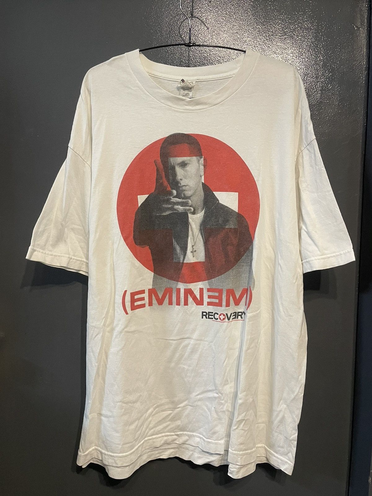 Eminem × Vintage Vtg Eminem Recovery Album Tshirt Size US XL / EU 56 / 4 - 1 Thumbnail