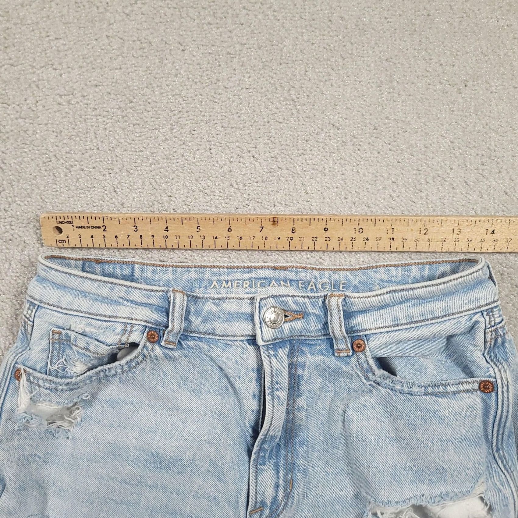 Vintage VINTAGE American Eagle Jeans Womens 4 Light Wash Distressed Raw Hem Ripped Stretch Mom Jeans Womens 4 Light Wash Blue Jeans Distressed Pockets Zip Fly Size 27" / US 4 / IT 40 - 7 Thumbnail