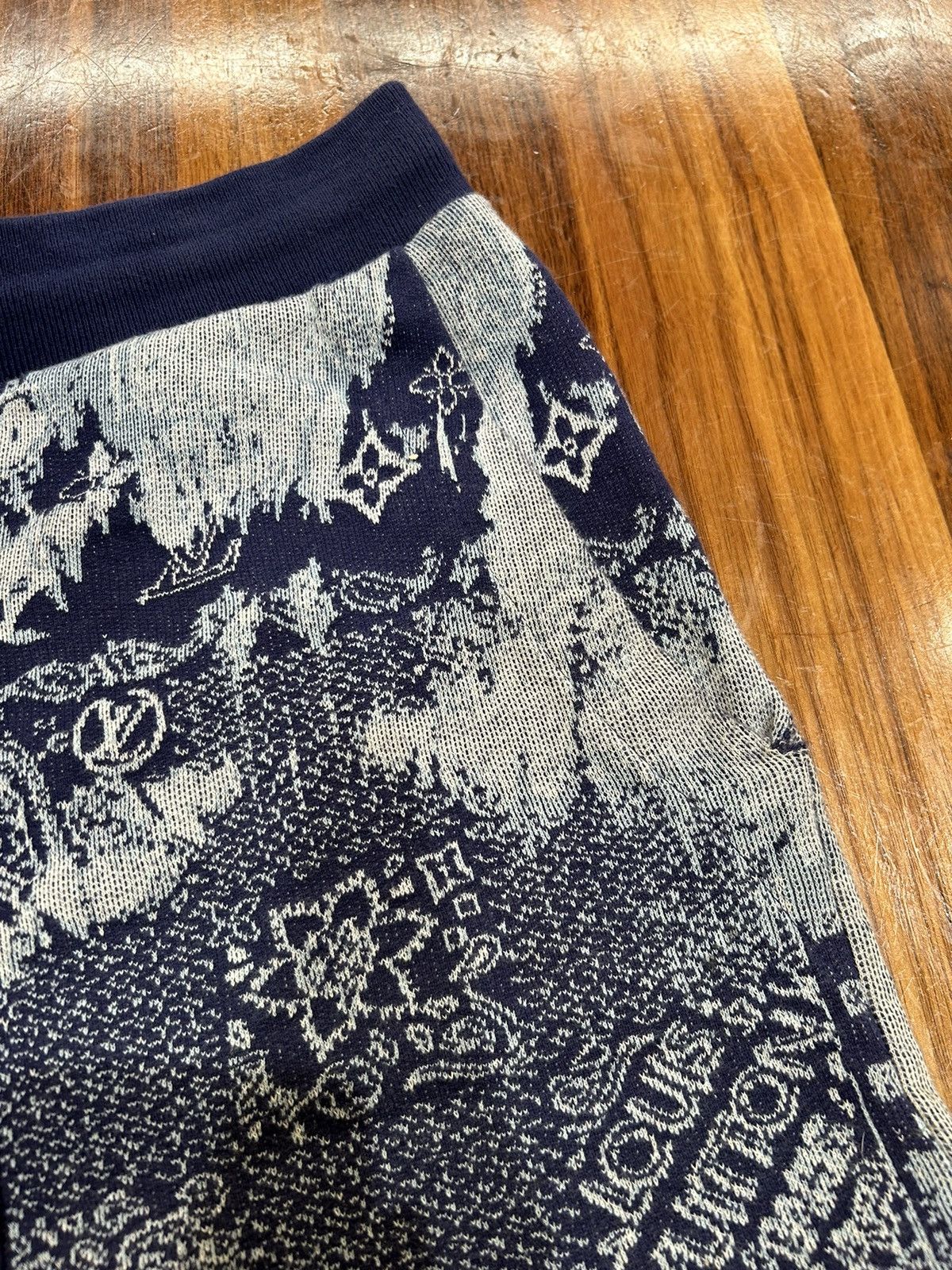 Louis Vuitton LOUIS VUITTON BANDANA SHORTS Size US 32 / EU 48 - 22 Thumbnail