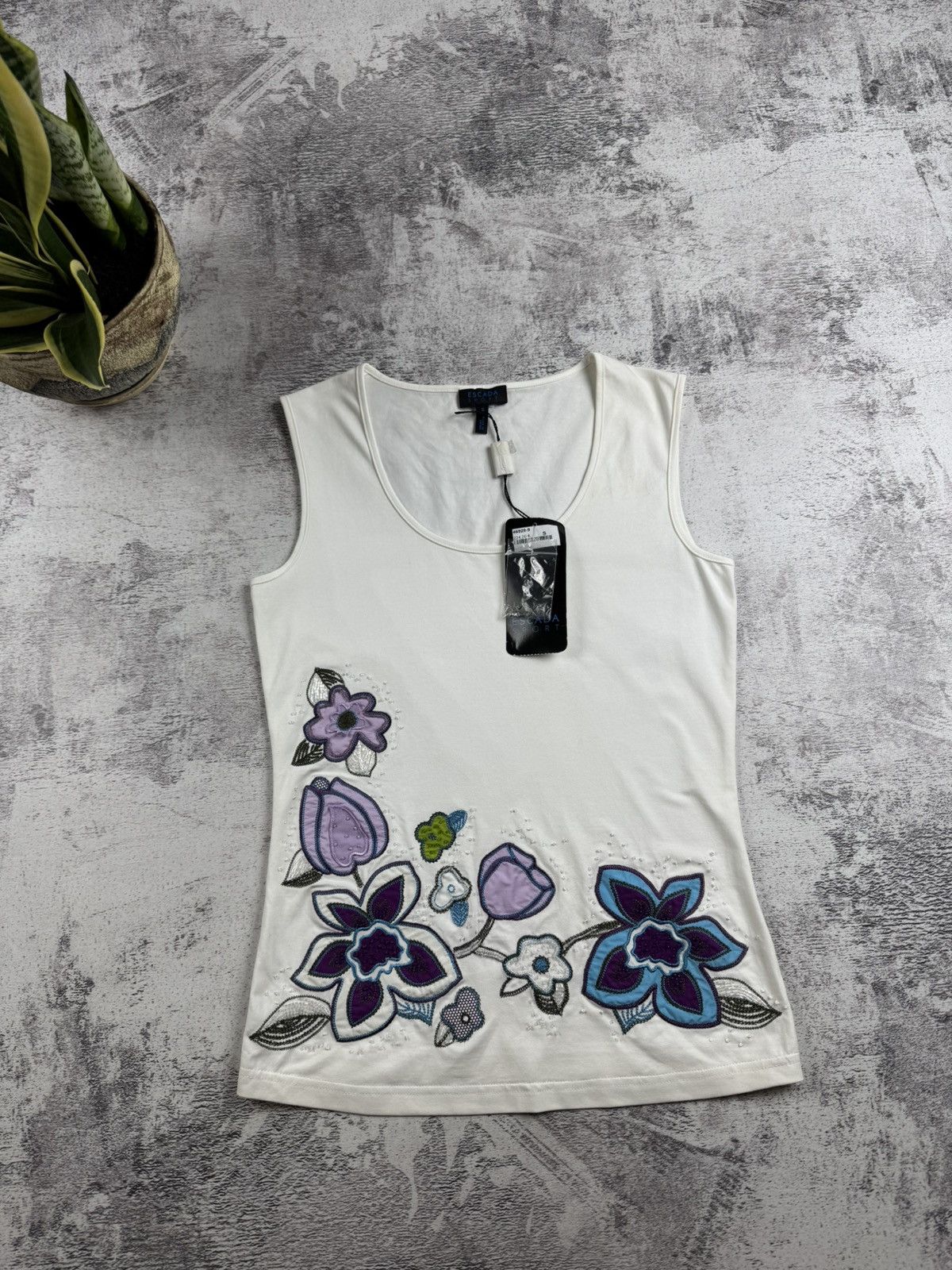 Escada Sport Escada Sport Embroidered Flowers Small Sleeveless White Luxury Tank Trotter Top Size S / US 4 / IT 40 - 4 Thumbnail