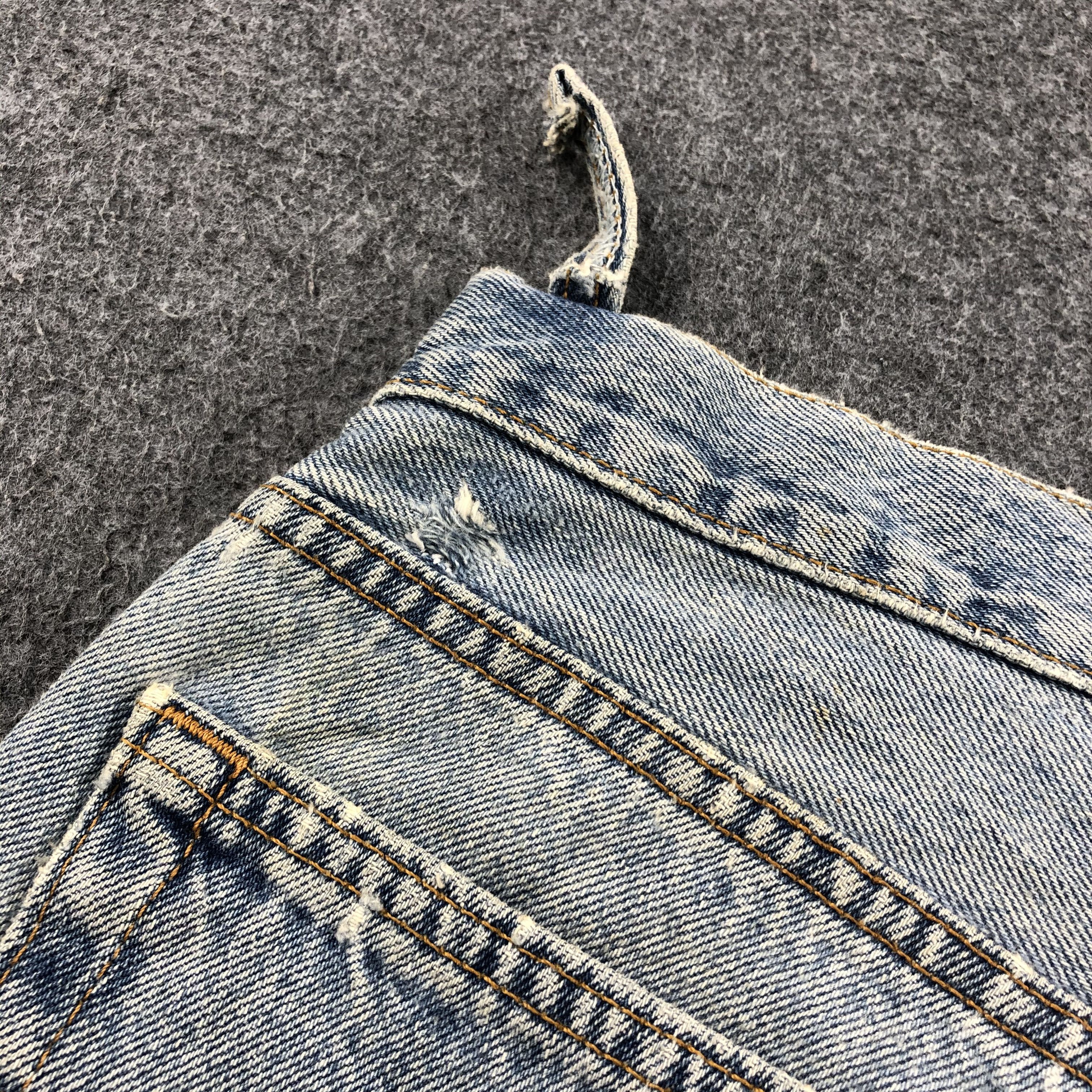 Levi's Vintage 90s Light Wash Levis 501 Jeans-JM1350 Size US 35 - 7 Thumbnail