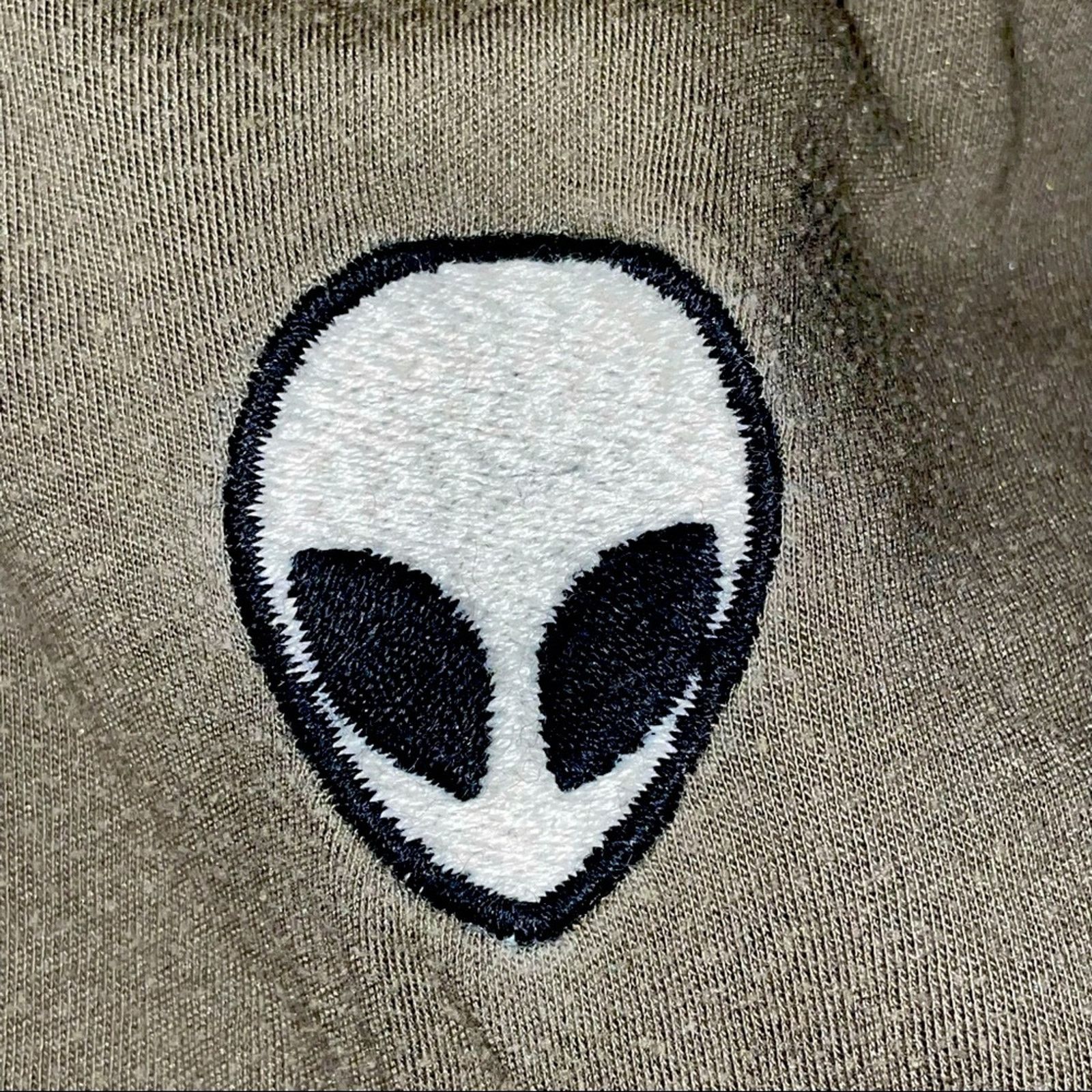 Brandy Melville Brandy Melville Alien Shirt Size ONE SIZE - 3 Thumbnail