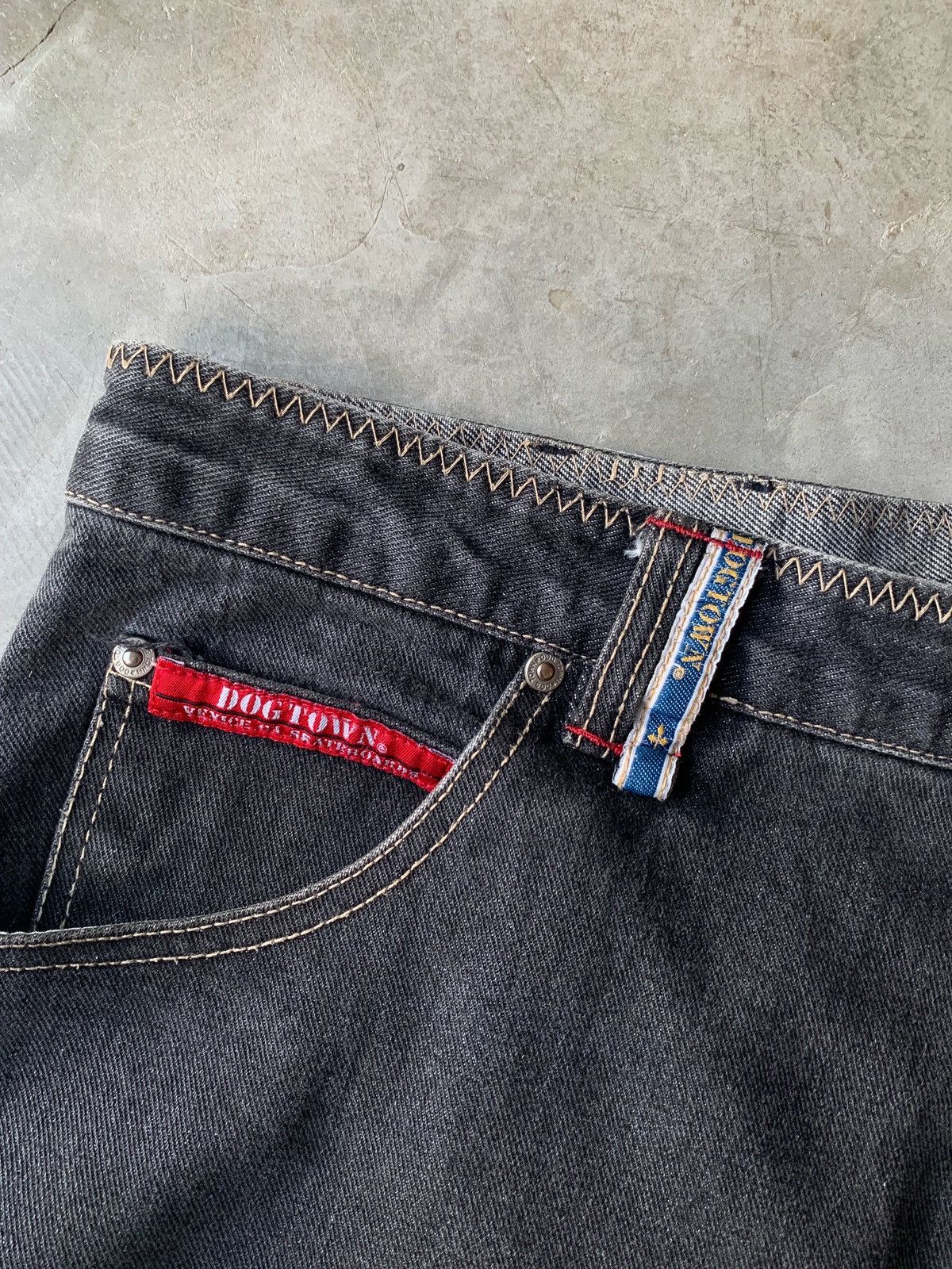Other × Vintage Vintage Dogtown Skateboards Black Dragon Jorts Size US 39 - 9 Thumbnail