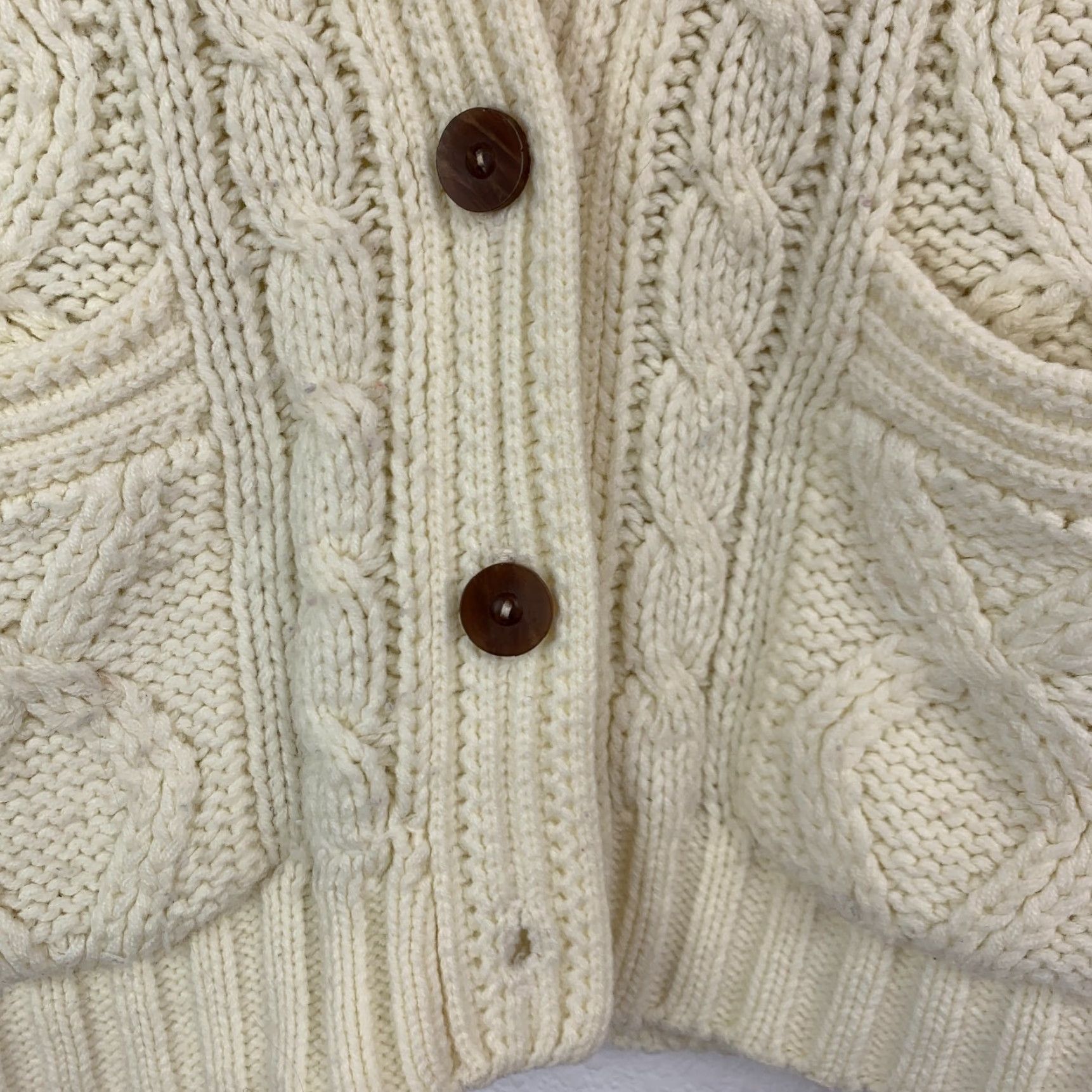 Vintage Vintage Hand Loomed Cream Cable Knit Thick Vee Cardigan Womens Small Knit 60s Style Academia Mens Womens Boys Girls Size S / US 4 / IT 40 - 2 Thumbnail