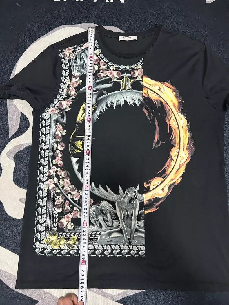 Givenchy Givenchy Classic Dual-color Pattern, Shark and Flame Motif Size US M / EU 48-50 / 2 - 6 Thumbnail