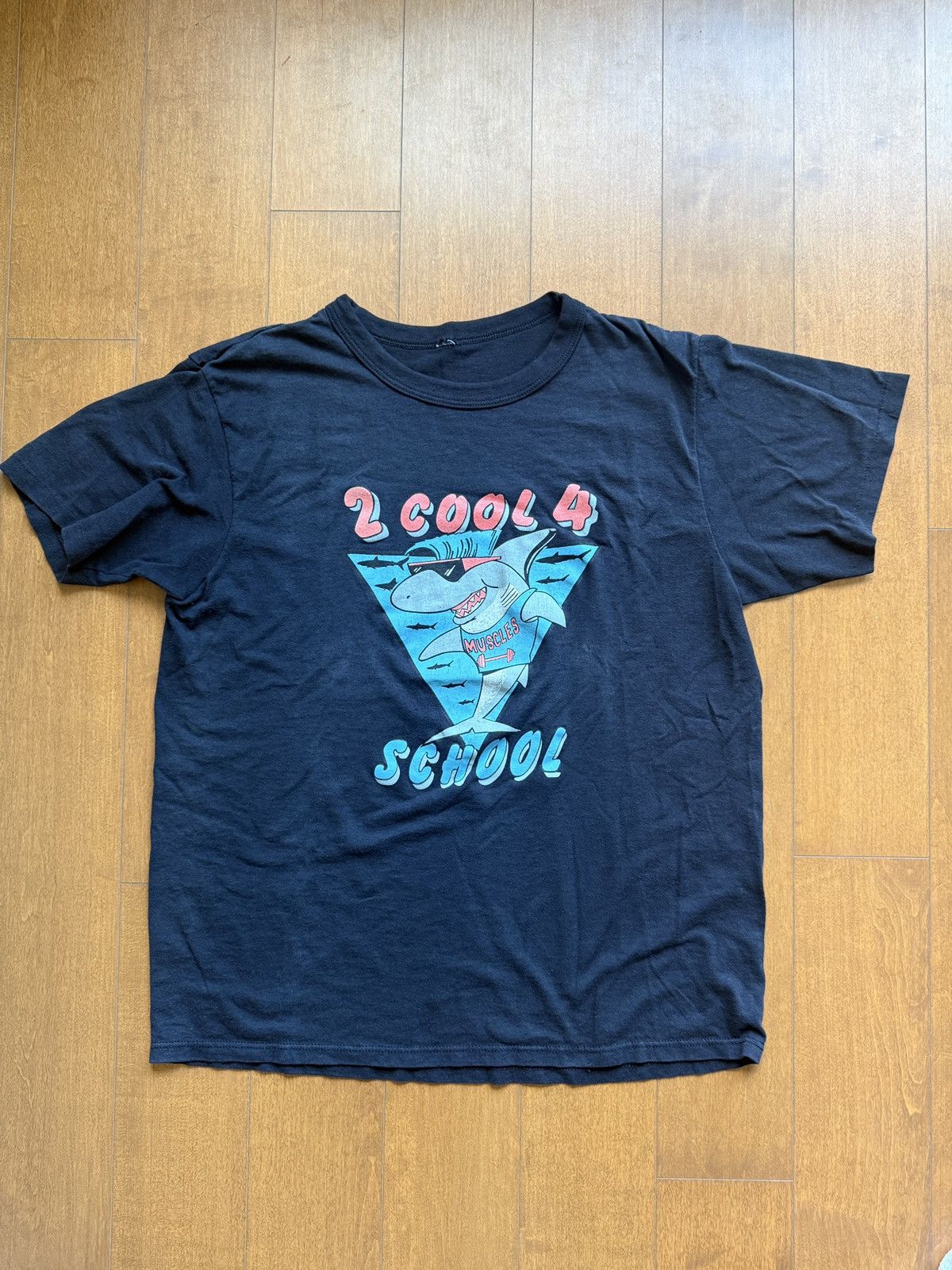 Vintage Single stitch 90s vintage shirt “2 cool 4 school” Size US L / EU 52-54 / 3 - 1 Thumbnail