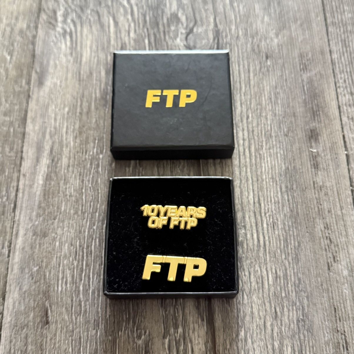 SUPREME FTP Pin Pins FUCK THA POLICE 希少 SUPREME FTP Pin Pins FUCK THA POLICE 希少