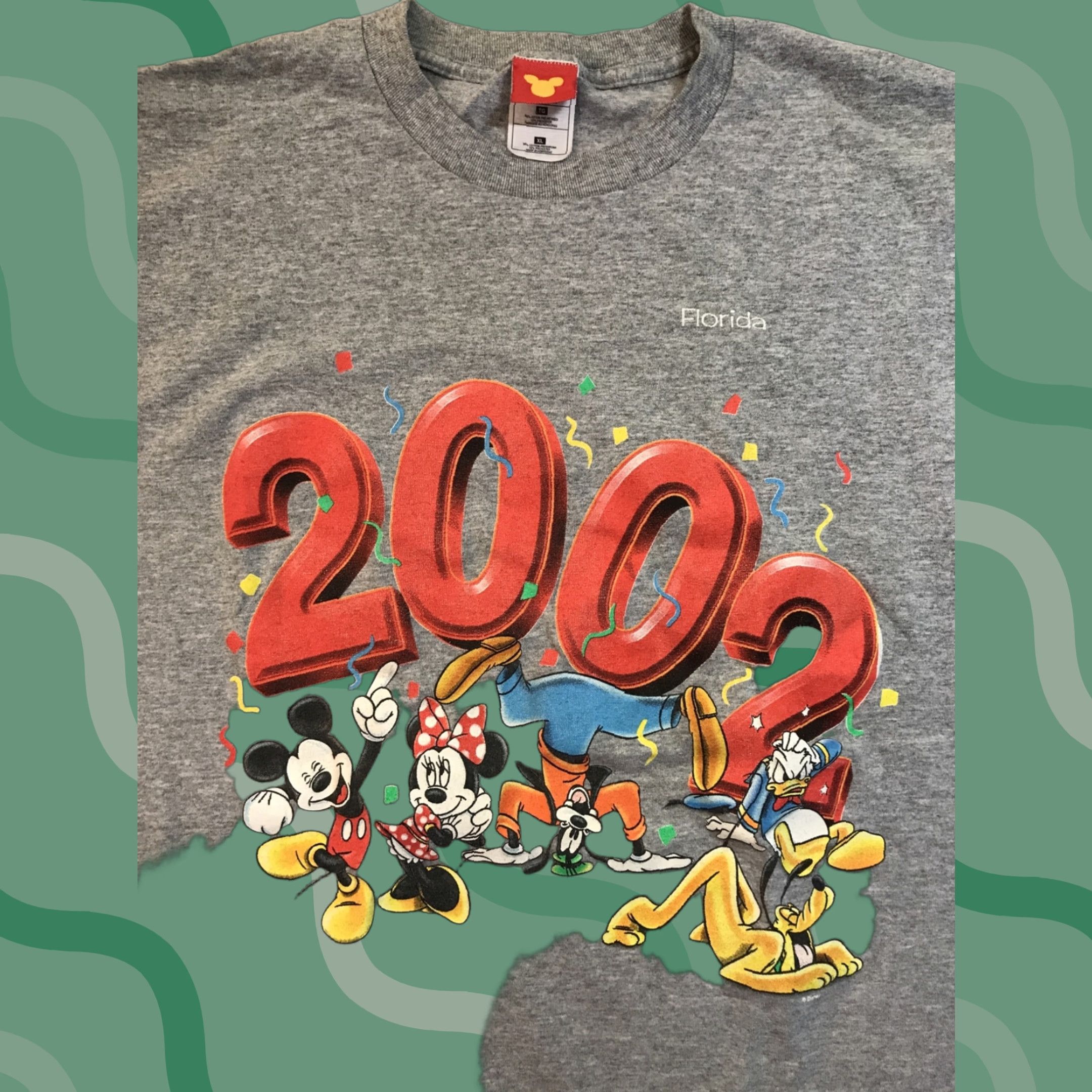 Disney VINTAGE Disney T-Shirt Universal 2002 Mickey Mouse Goofy Donald Duck Pluto Crew Neck Short Sleeve XL Gray Unisex Adults 2000s Logo Shirt Mens Womens Size US XL / EU 56 / 4 - 1 Thumbnail